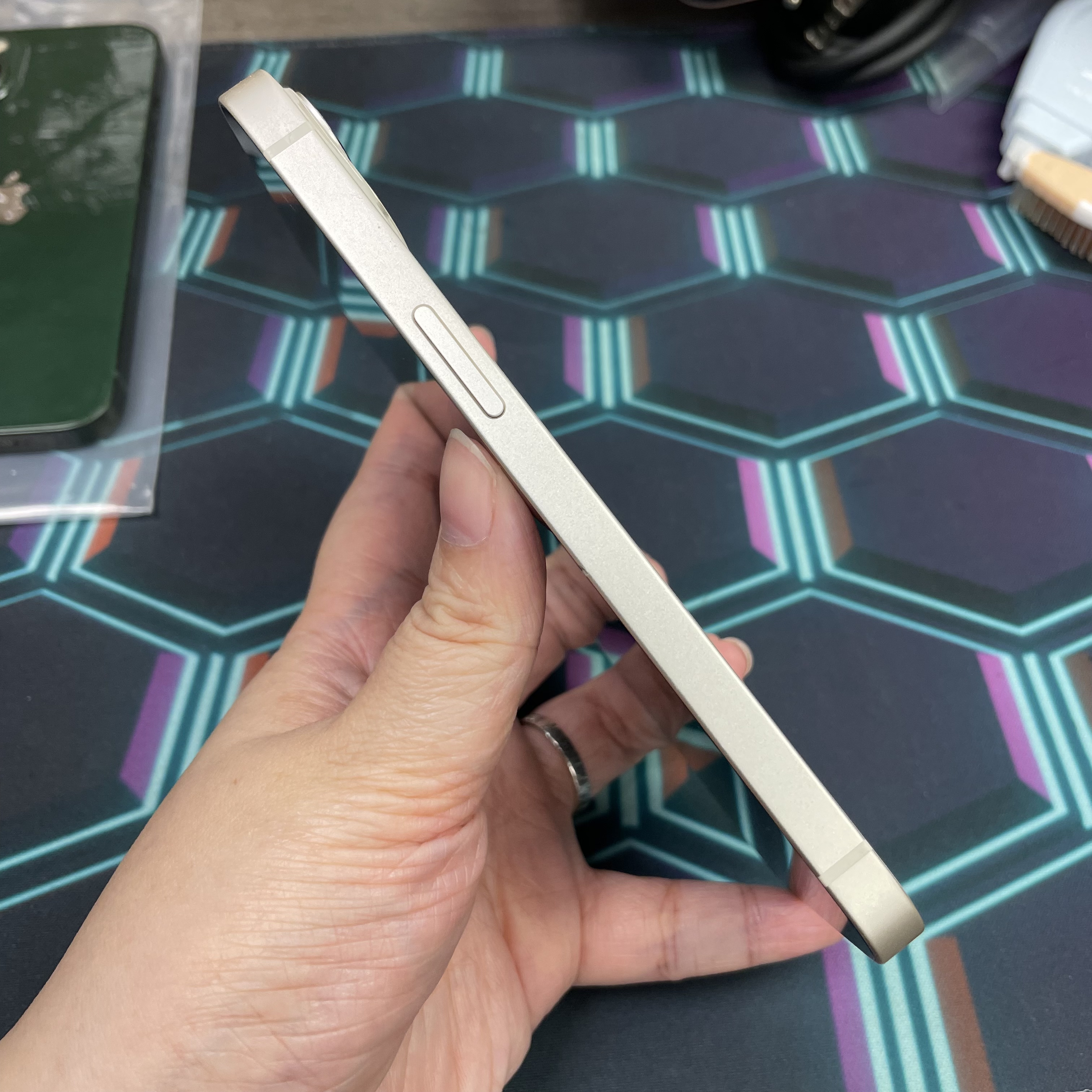 *8351 13 勁靚機 256GB 電80 白色 white
