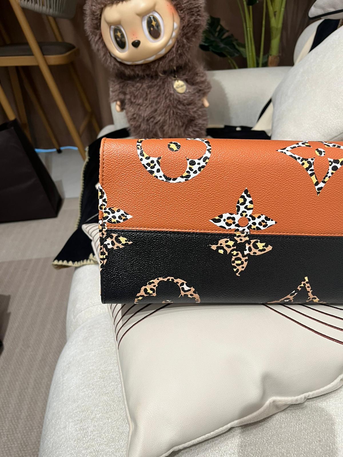 Lv On The Go GM Leopard 2 Way Tote NFC  100%Authentic, 98%New ✅Dust bag