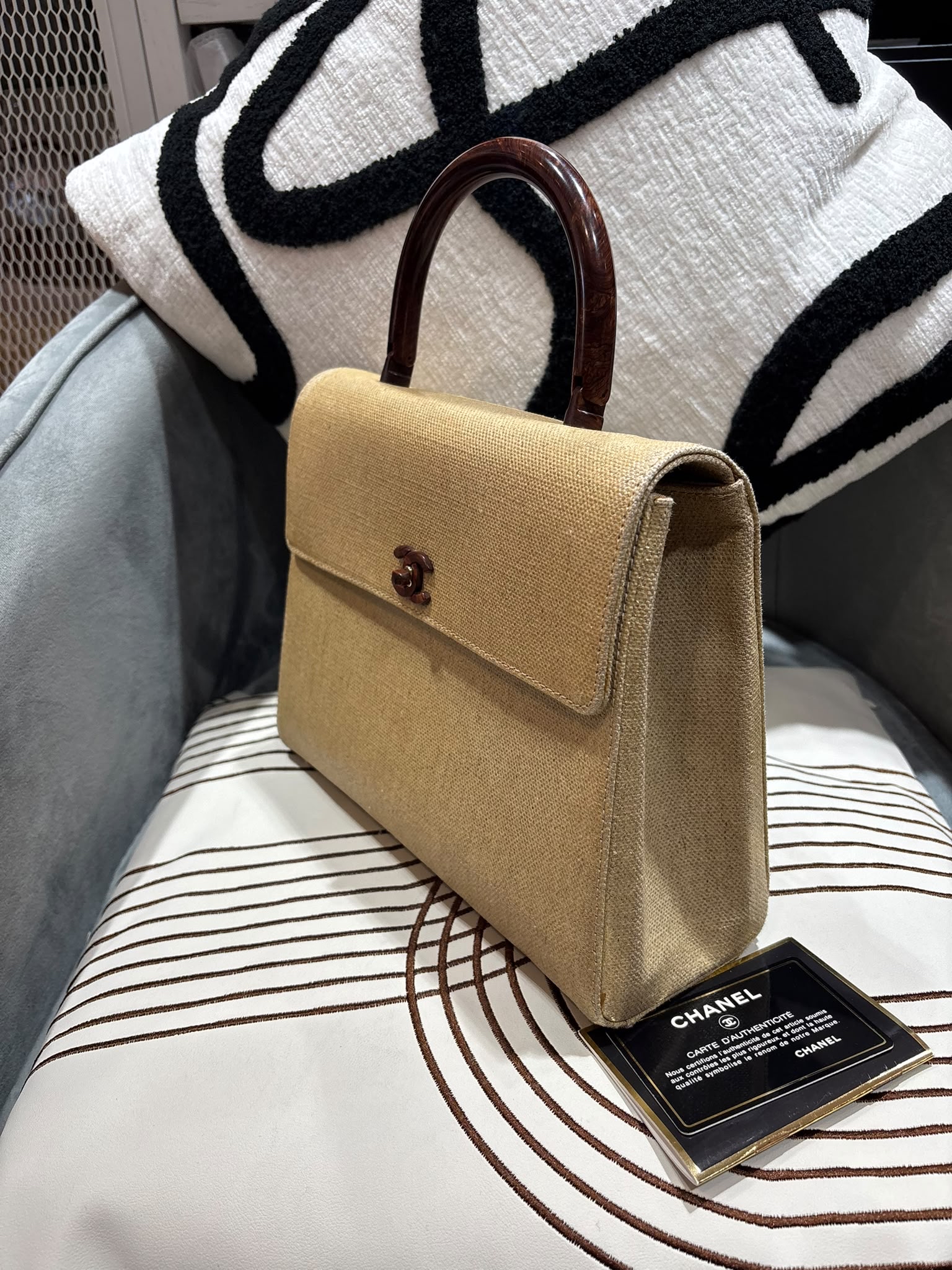 Chanel vintage Kelly bag  100%Authentic, 95%new  ✅card