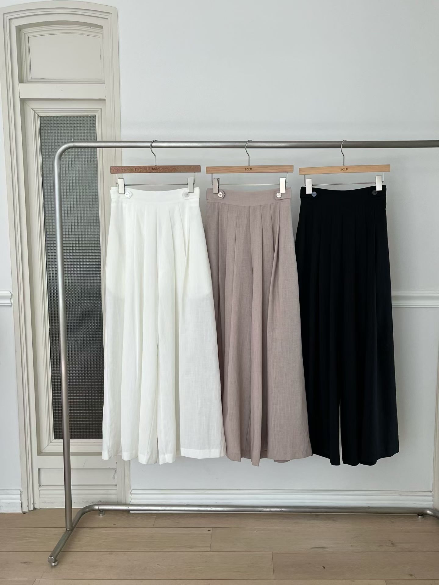 B13 腰間飾釦高質感壓摺闊腿褲