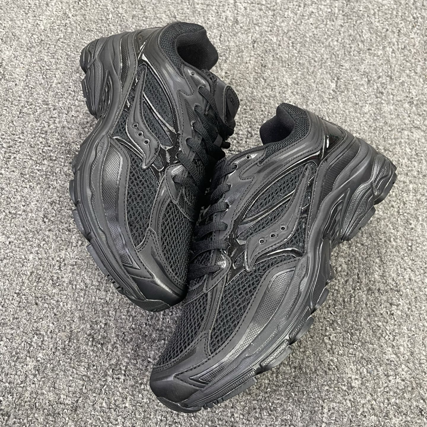 Saucony ProGrid Omni 9