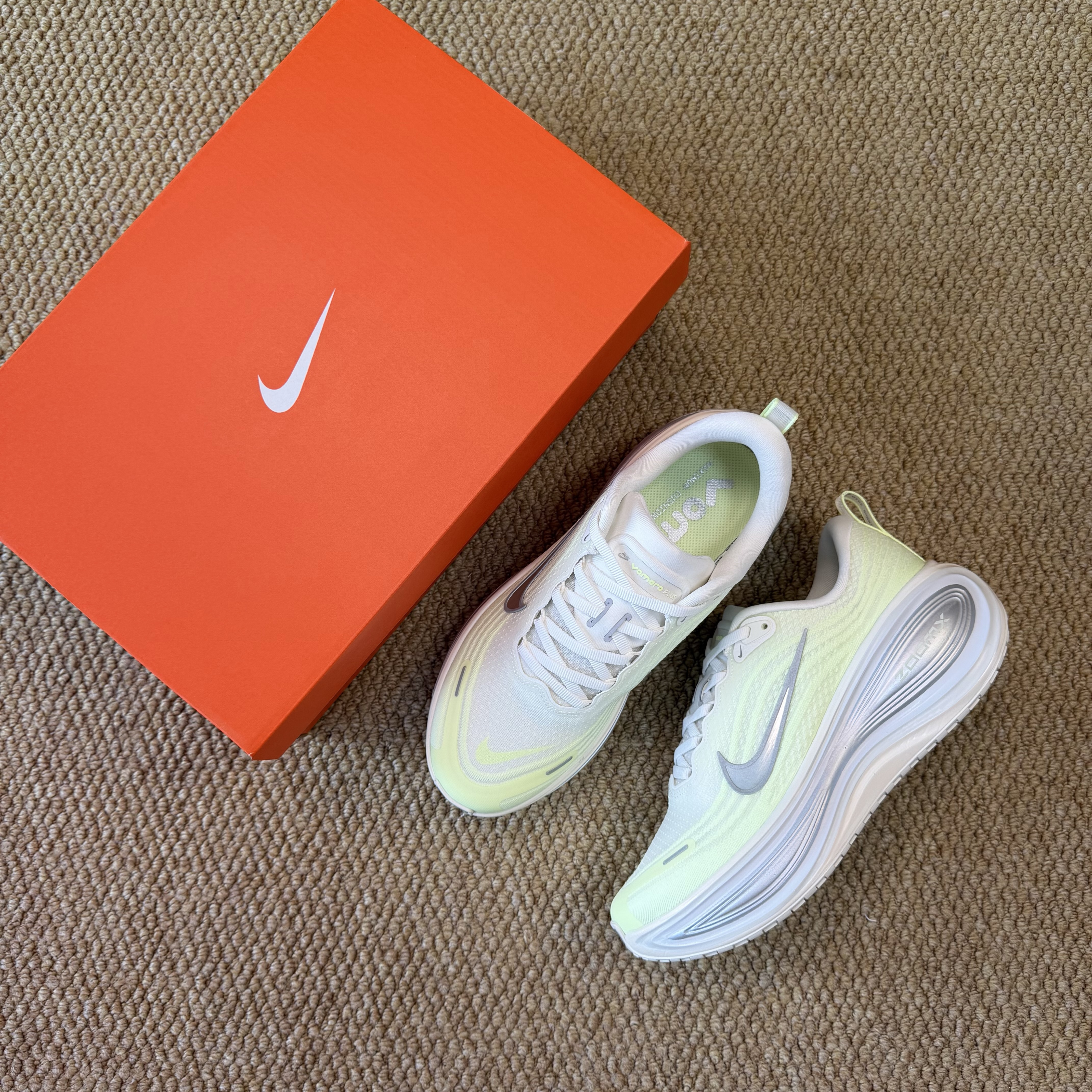 Nike Vomero Plus HV8150-103