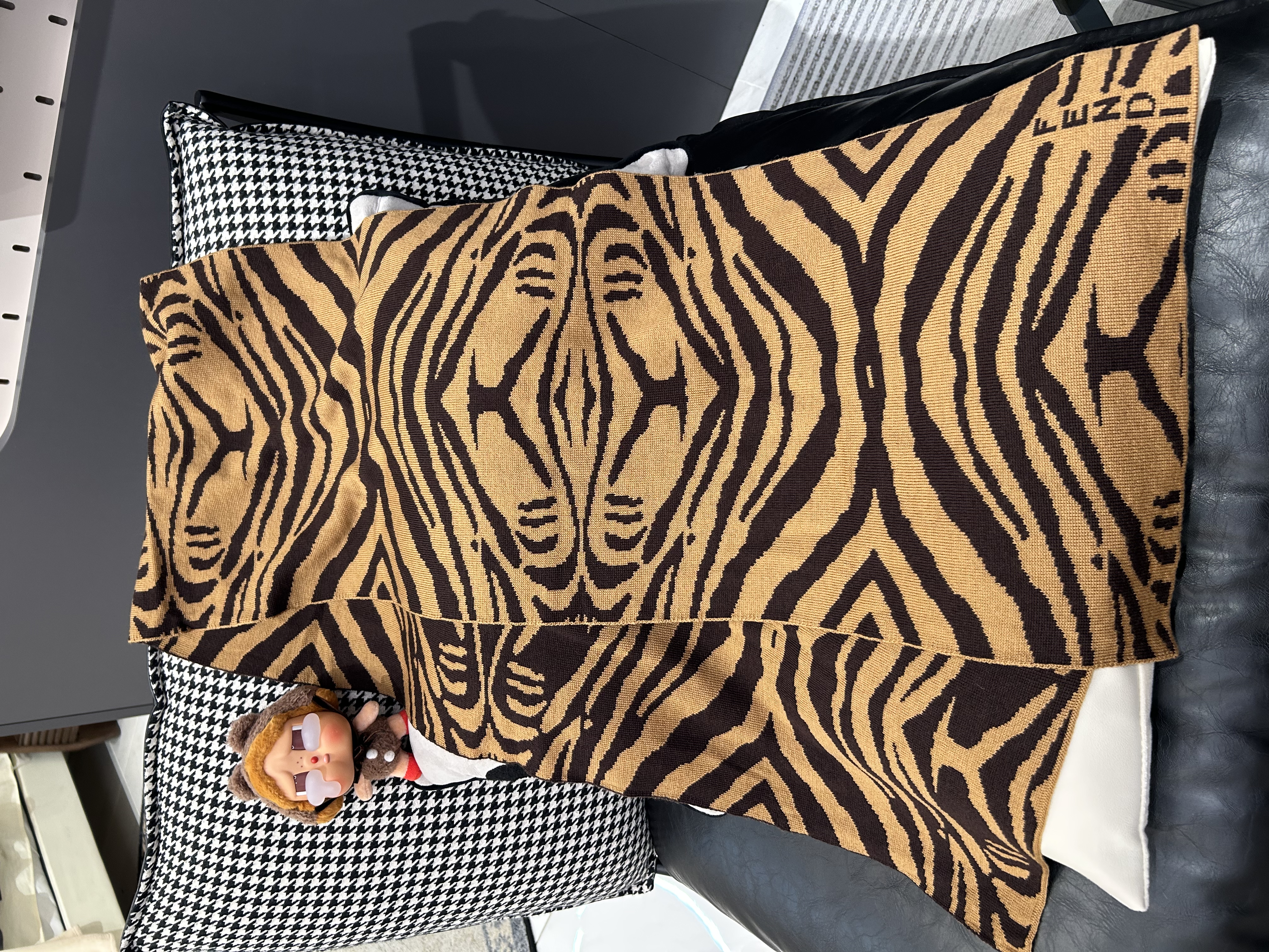 Fendi wool scarf 羊毛頸巾 100%Authentic, 99%New