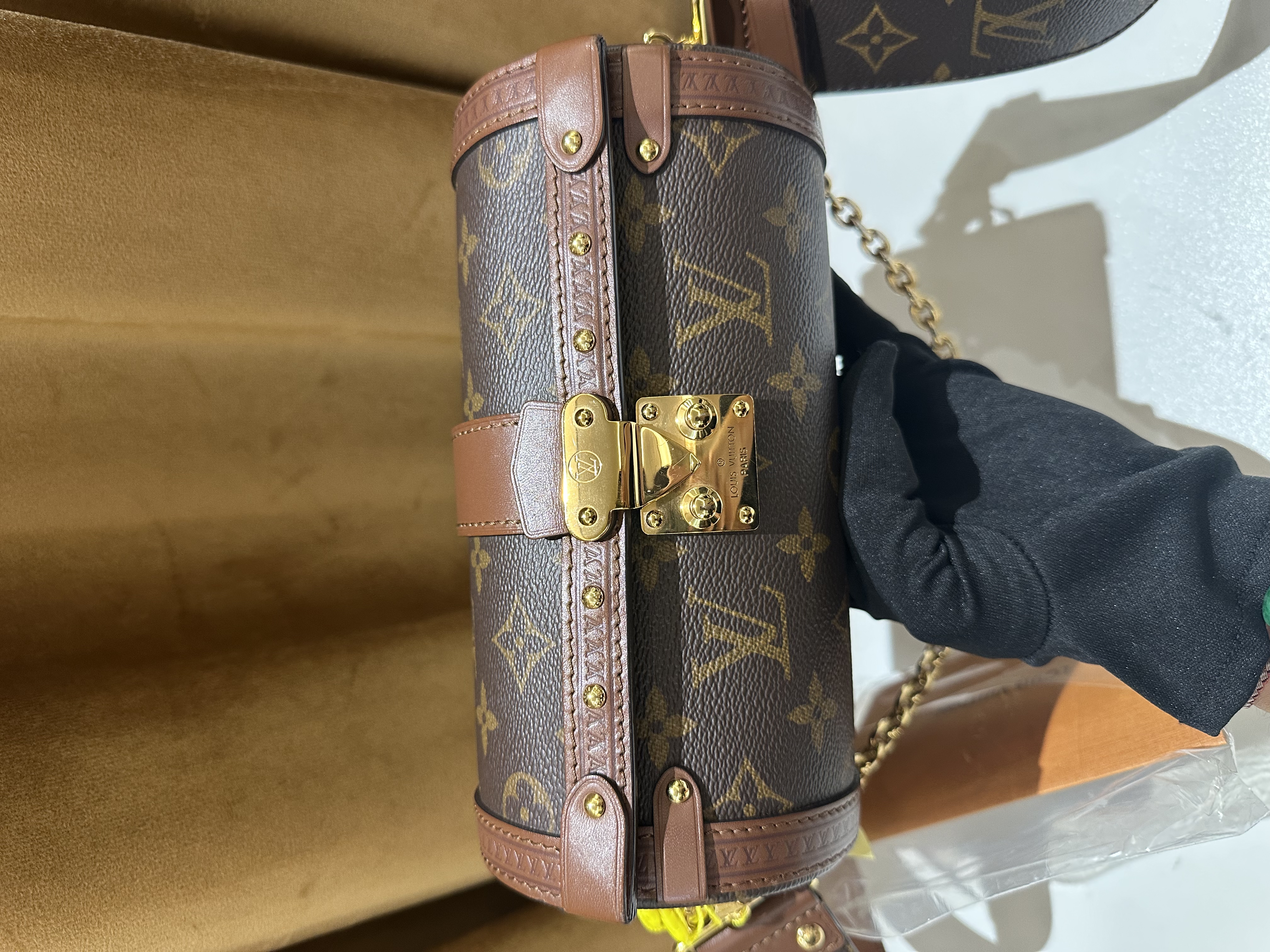 直播貨品 |  [1個-$100 2個-$300］H17 