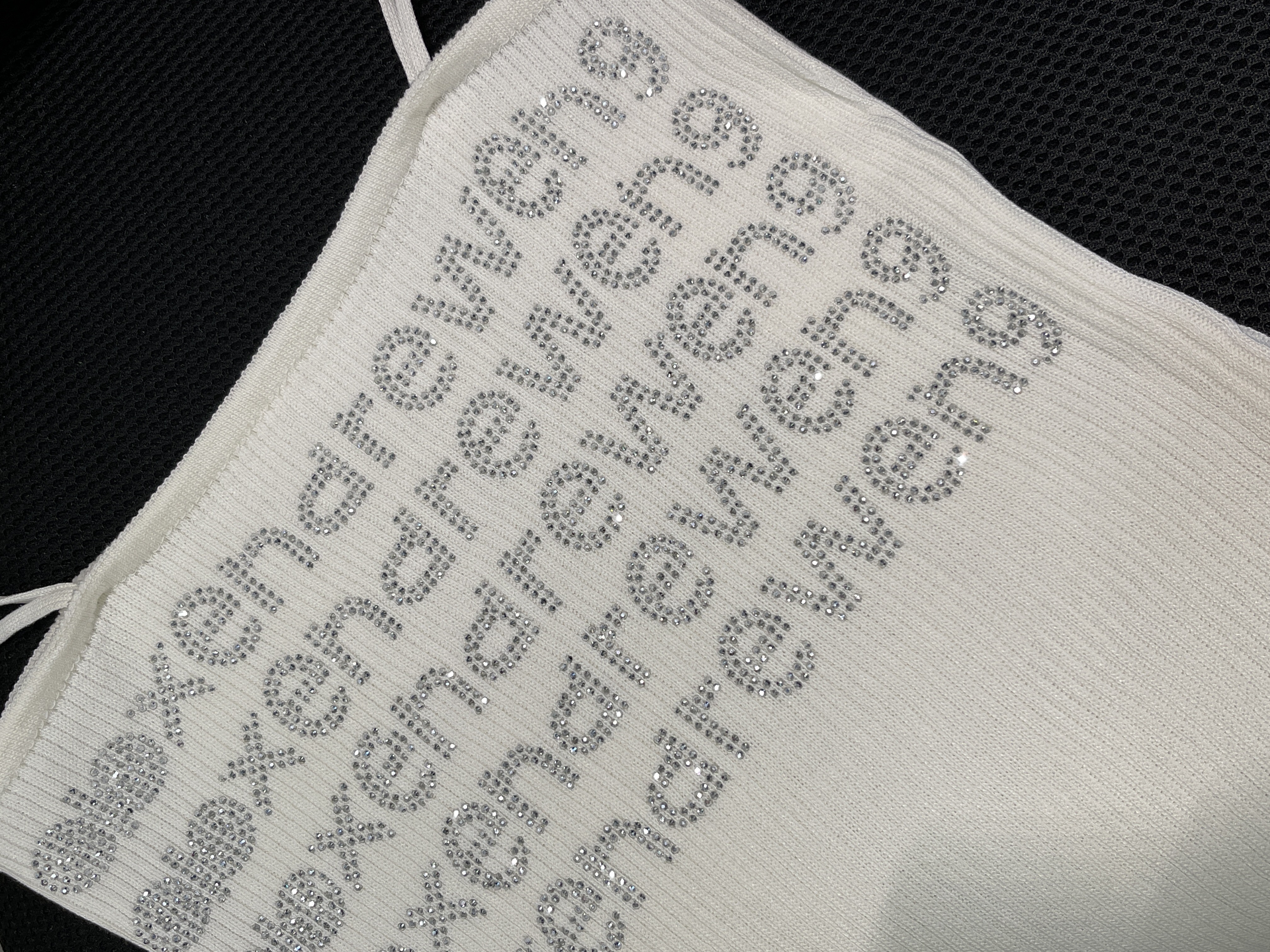 INS风亮片字母吊带内搭