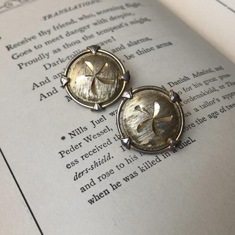 Vintage Brushed Gold Tone Engraved Floral Pattern Round Clip Earrings(MT112)