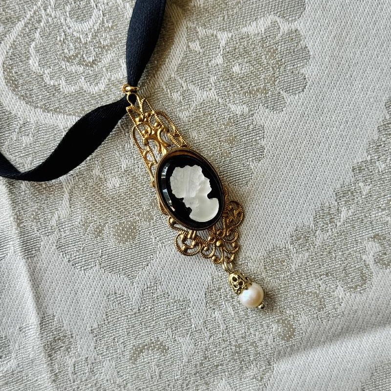 Vintage Recomposed Czechoslovakian Elegant Cameo Charm on Satin Ribbon Choker (NZ068)
