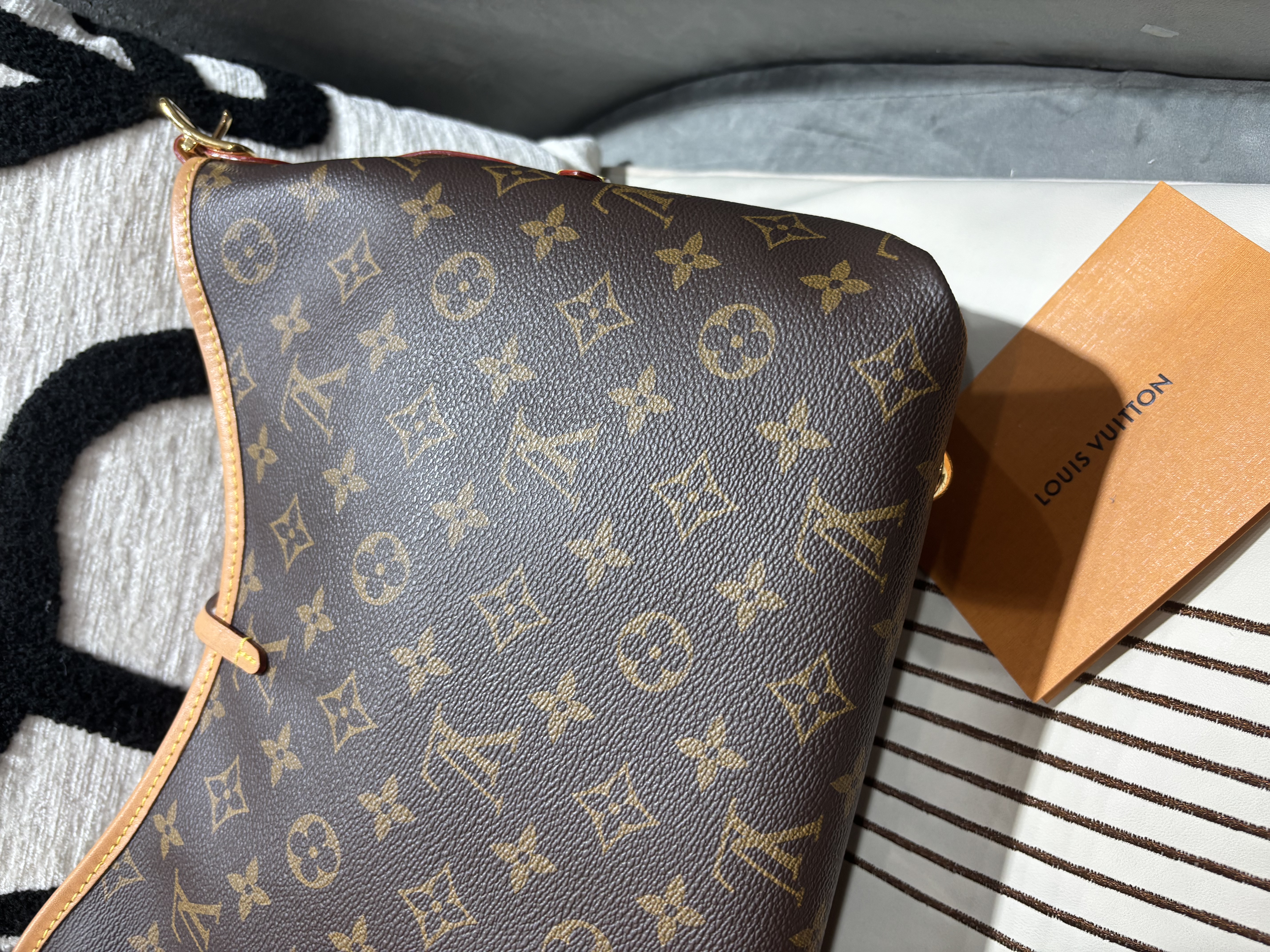 LV Carryall PM Monogram 100%Authentic, 99%New ✅Dust bag
