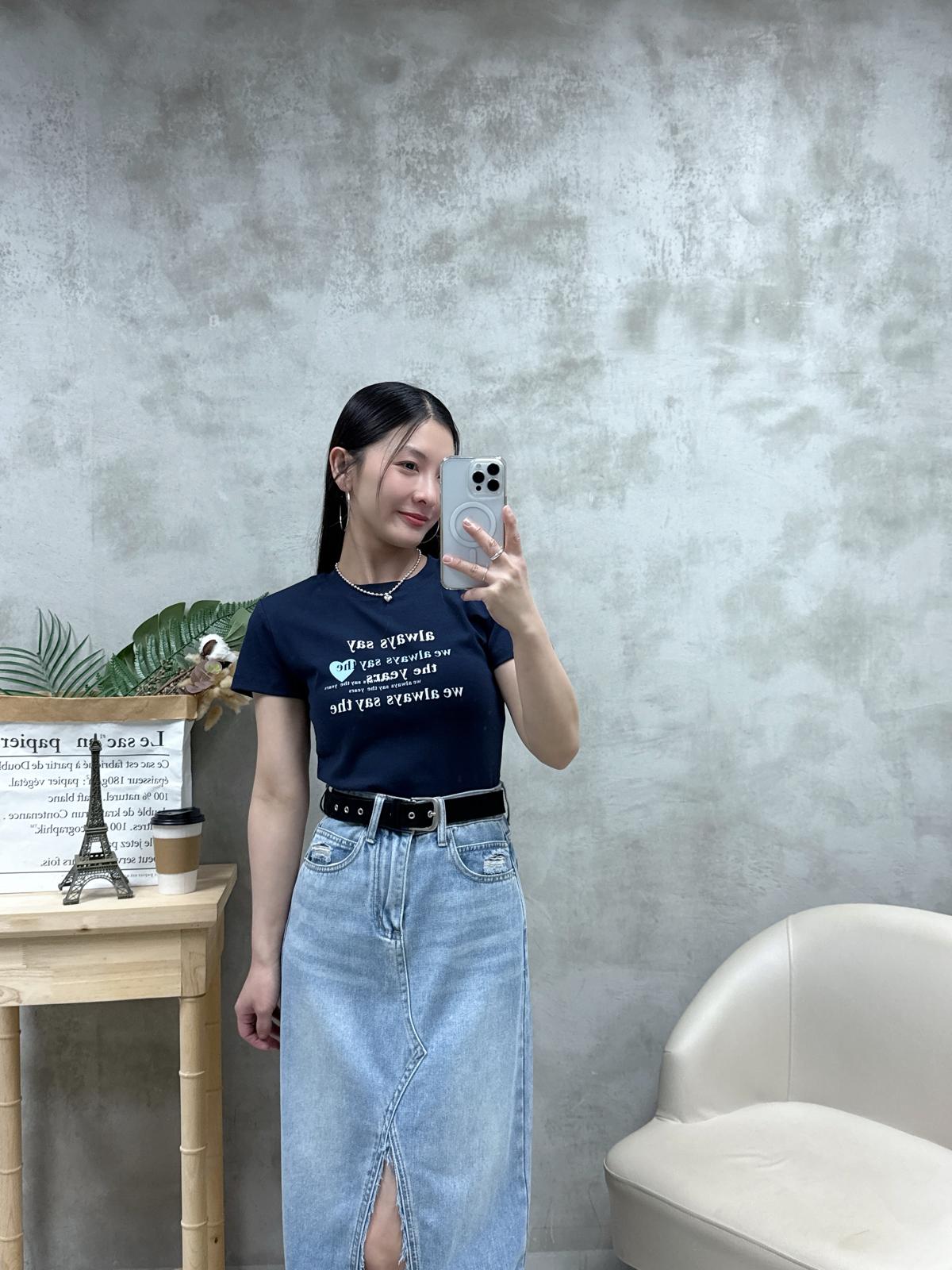 D13 細英文字短Tee