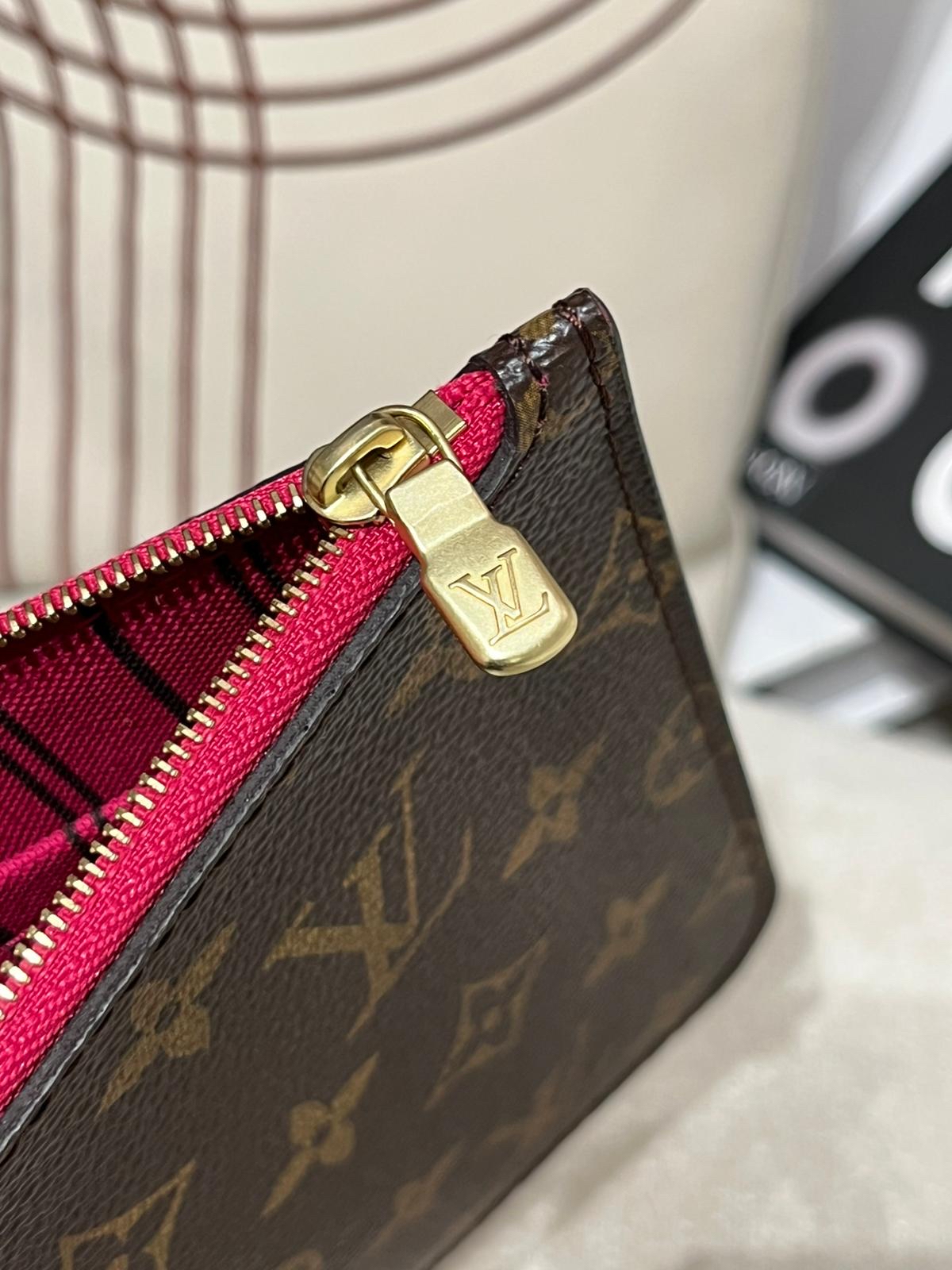 LV Monogram Pouch 100%Authentic, 98%New 