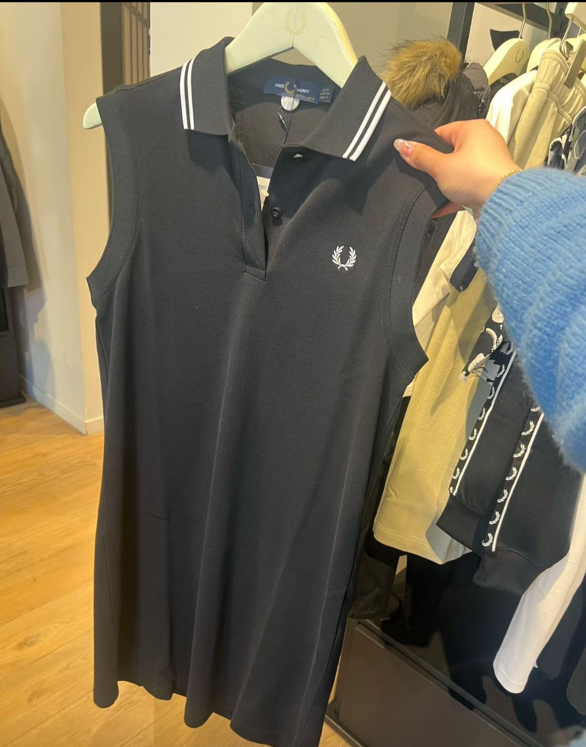 Fred Perry 的黑色無袖Polo 衫連衣裙 特價 Size s /m