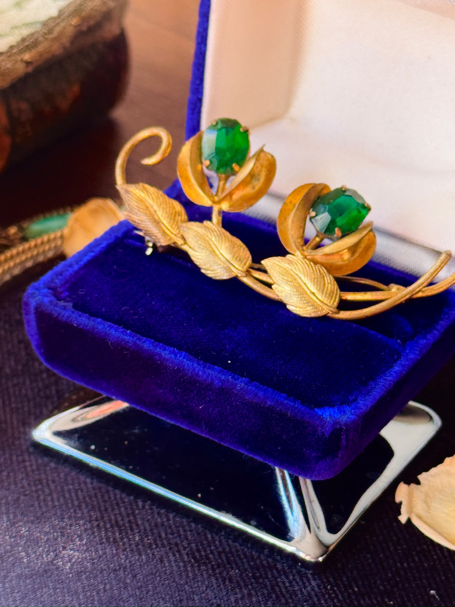 Mid-Century Czechoslovakian Green Glass Foliage Brooch (NZ128-2)