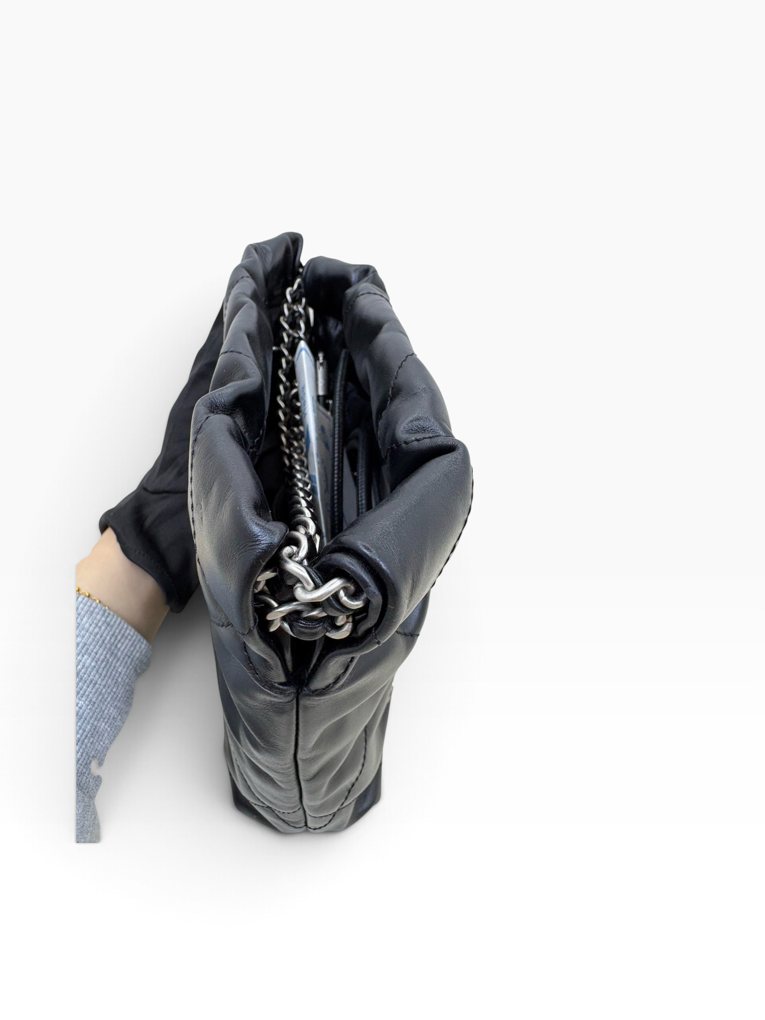 Pre owned chanel 22 mini 