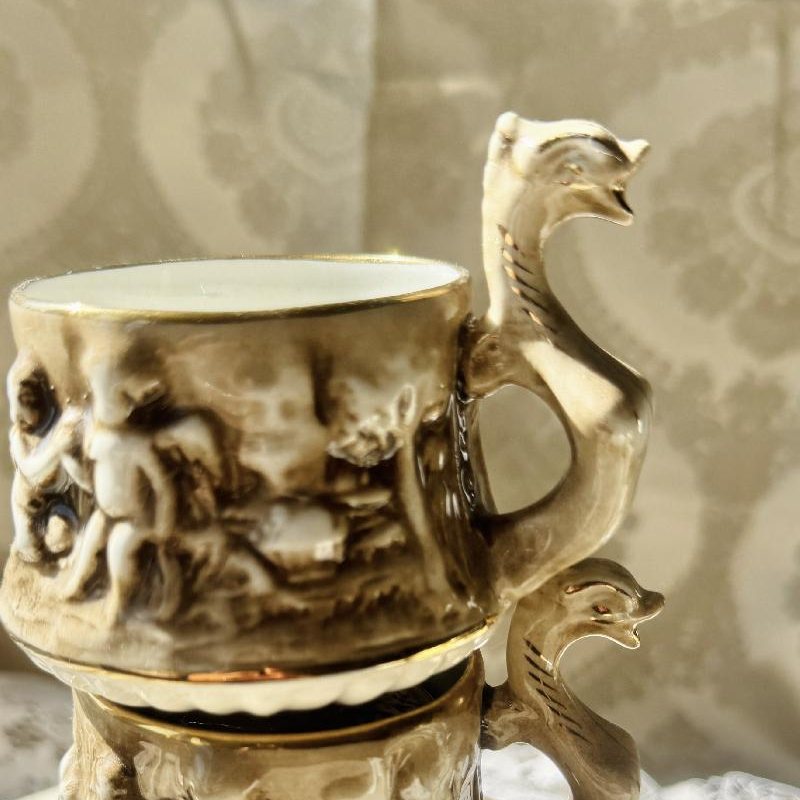 Rare! C.a. 1950s Italy R. Capodimonte Italy Raised Relief Cherubs Demitasse / Espresso Cup (MT2392)