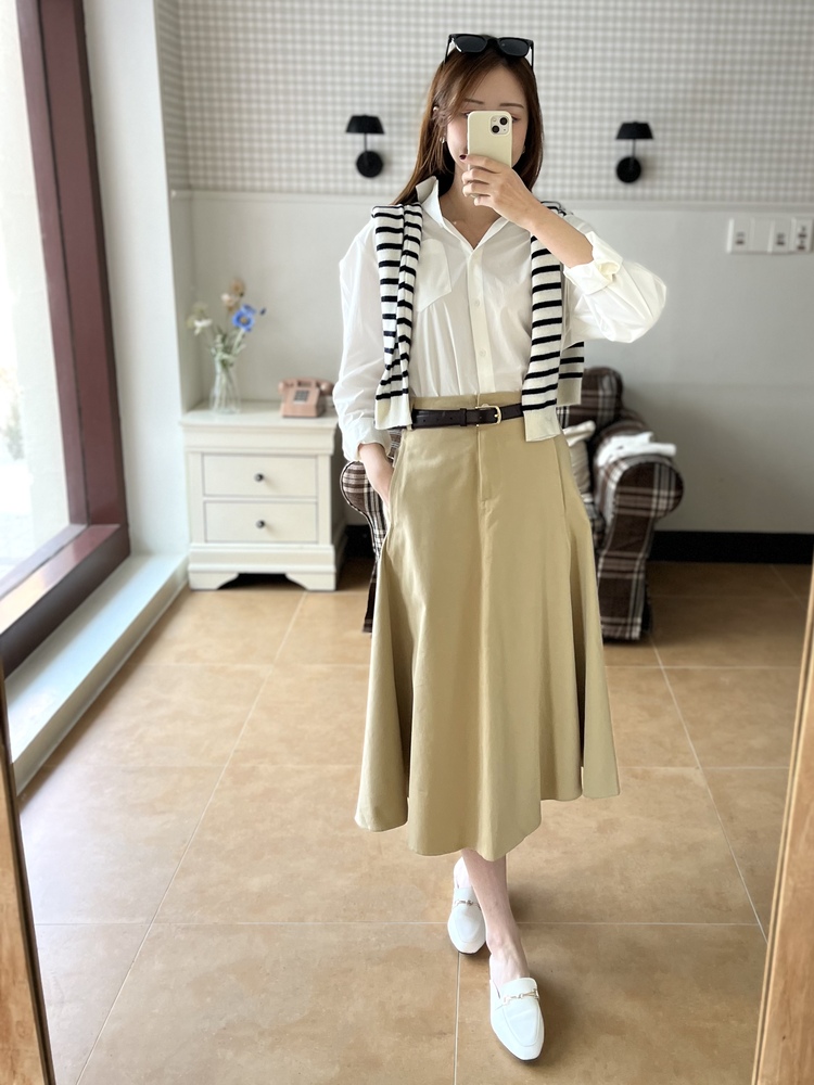 The Signature Flare Skirt (Beige)