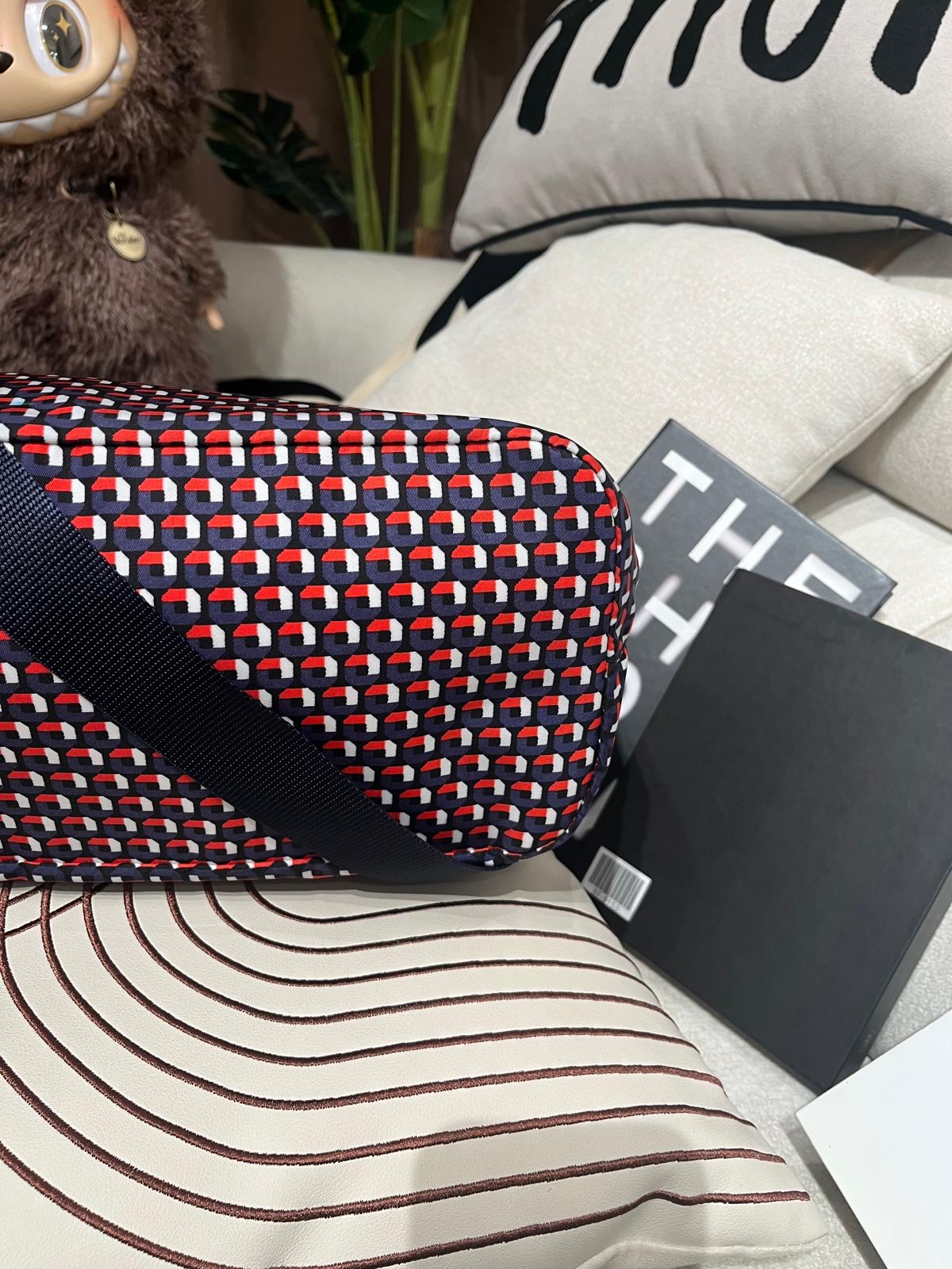 Prada 2way Bag nylon 100%Authentic, 98%new ✅ certificate card