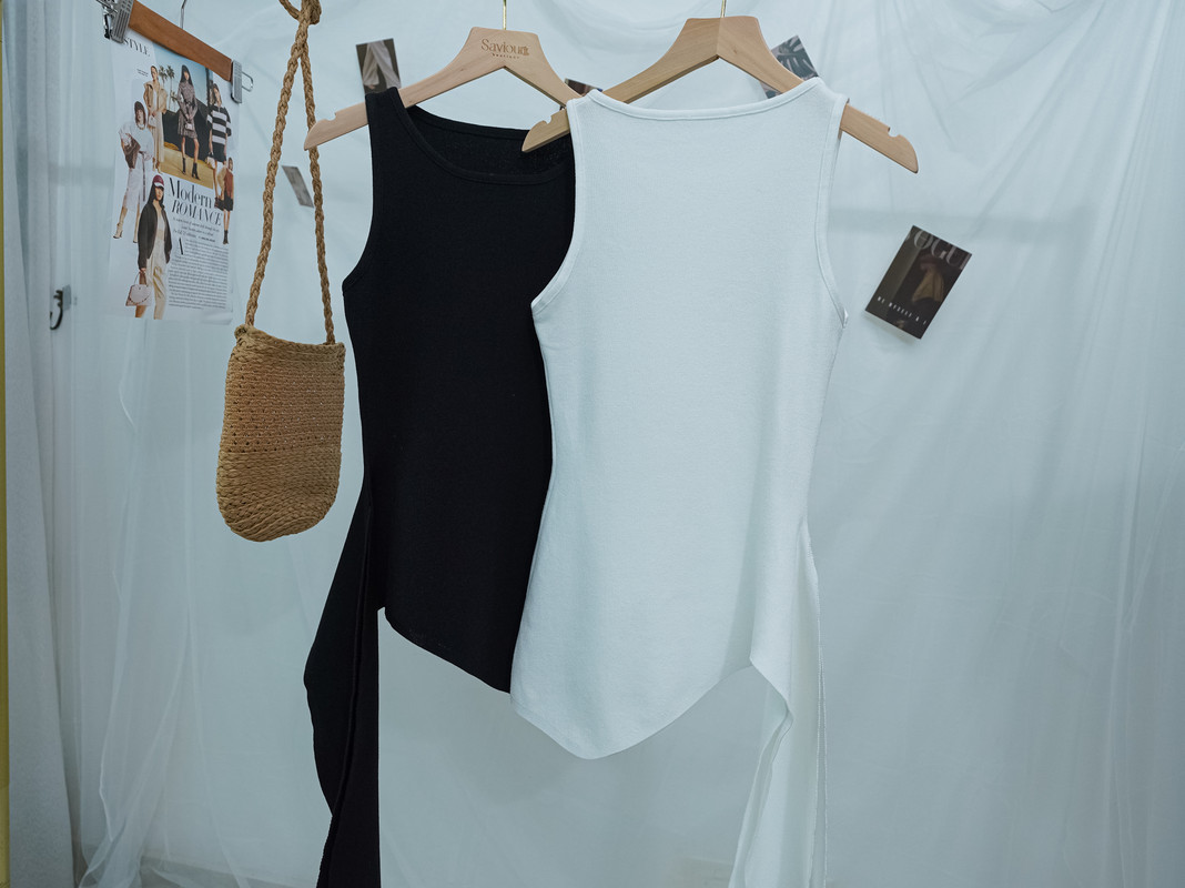 Asymmetric Hem Stretch Knit Tank Top ‖ 不对称下摆弹力针织背心上衣 KR013752