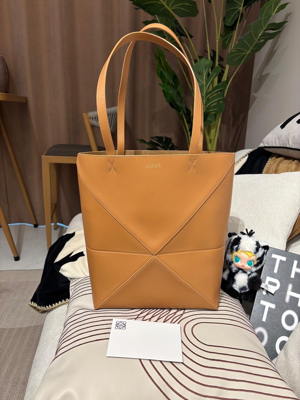 Loewe fold Tote 100%Authentic, 98%New ✅收據✅Dust bag