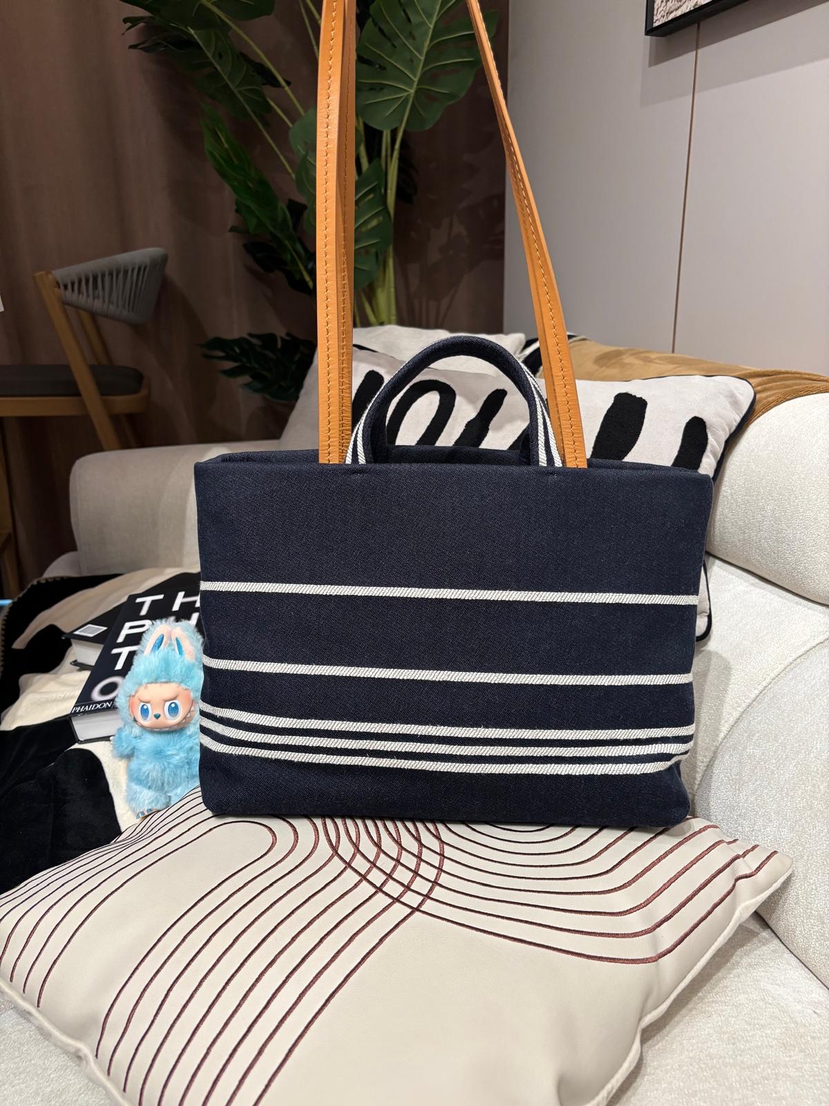 Chanel Denim 2Way Bag 100%Authentic, 98%New ✅Dust bag✅19Card