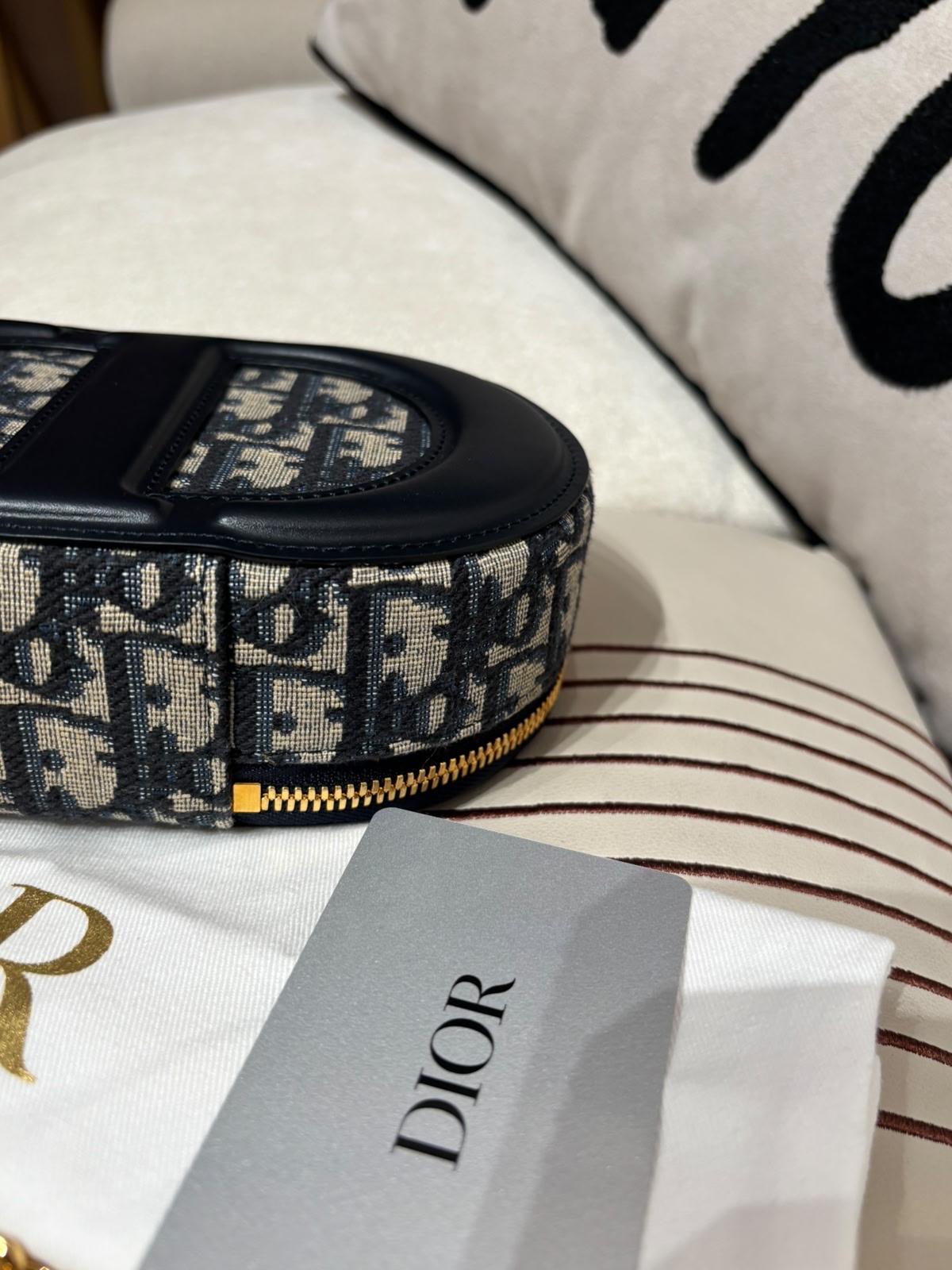 DIOR CD Signature Oval Camera Bag CHRISTIAN DIOR 100%Authentic, 98%New  ✅收據✅Certificate ✅dust bag  