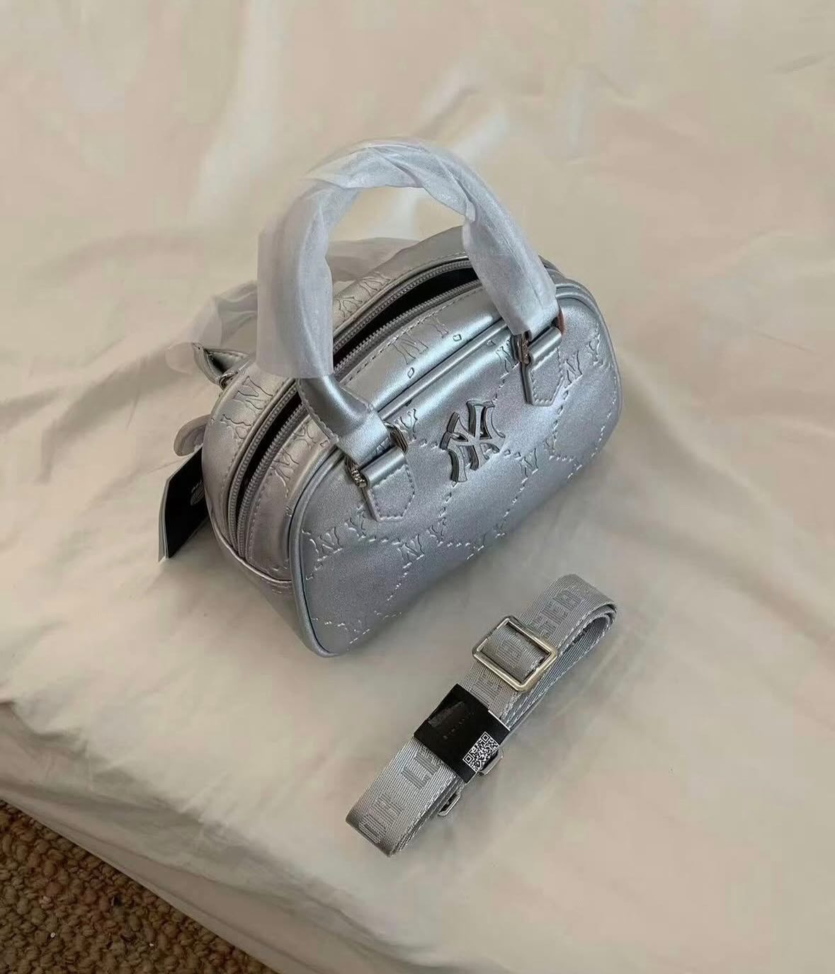 MLB 26年春款鑽石老花紋保齡球手提包 