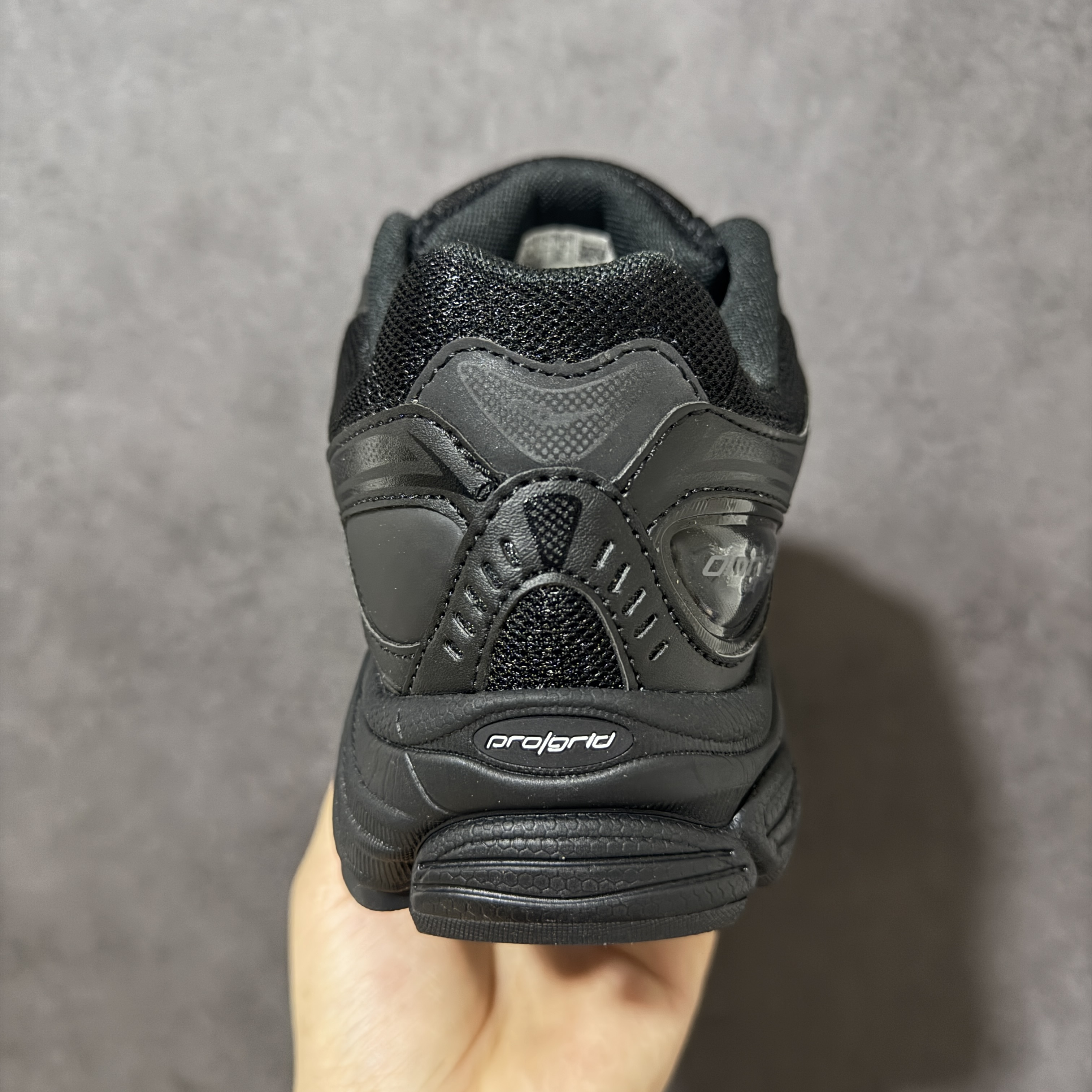 Saucony ProGrid Omni 9 OG