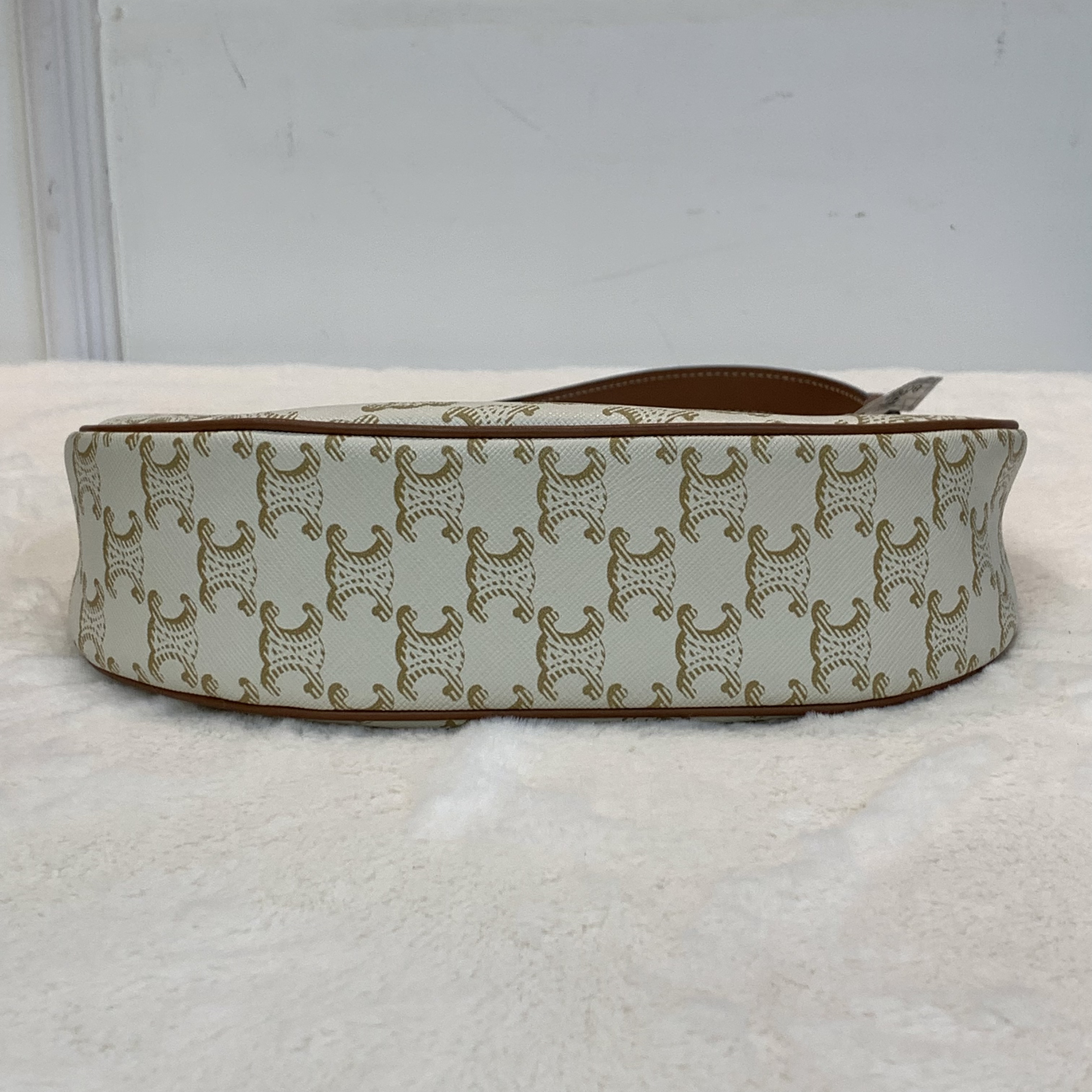 celine triomphe ava凱旋扣腋下包 