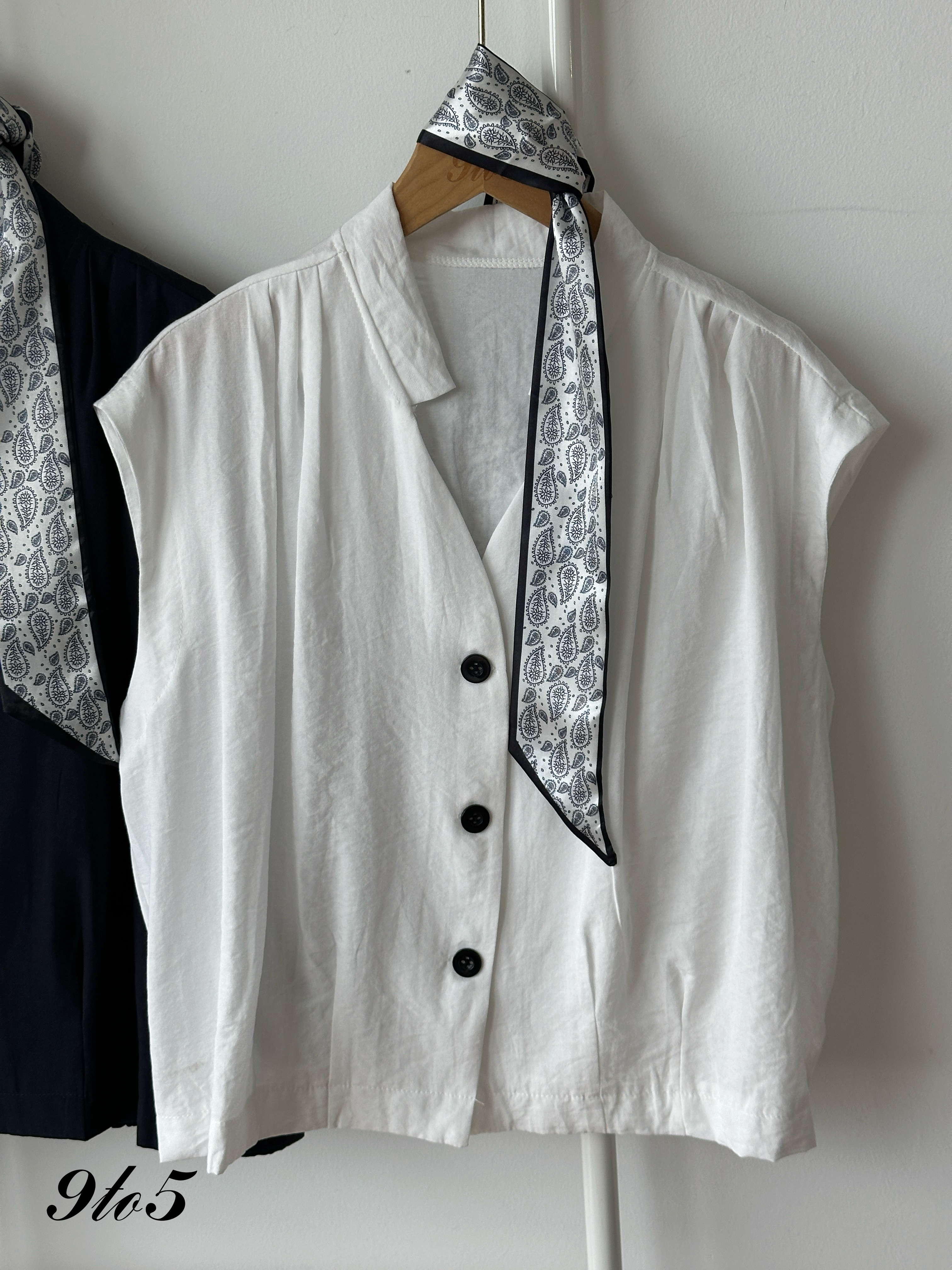 T4306 Diamond Neck Shirt - Blue & White