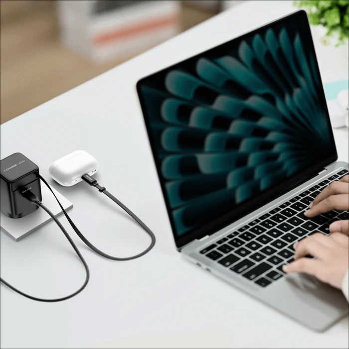 Momax 1-CHARGE+ 1 連接埠 GaN 65W 充電器，附可伸縮 USB-C線-UM76