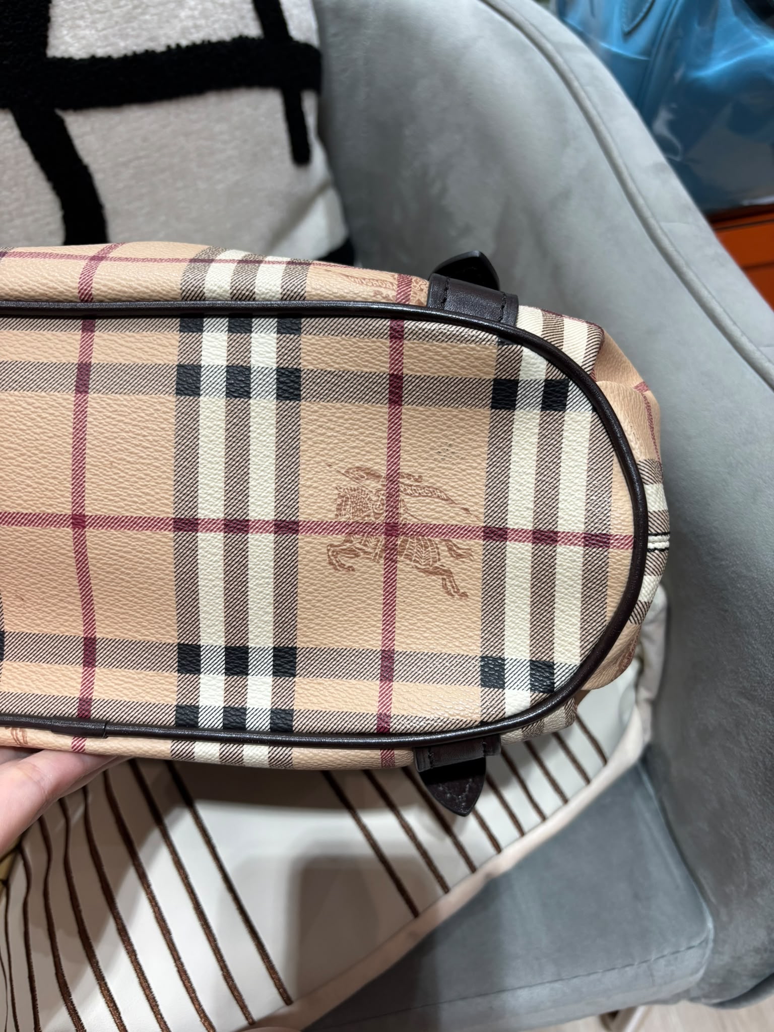 Burberry 2way bag 100%Authentic, 95%New ✅Dust bag