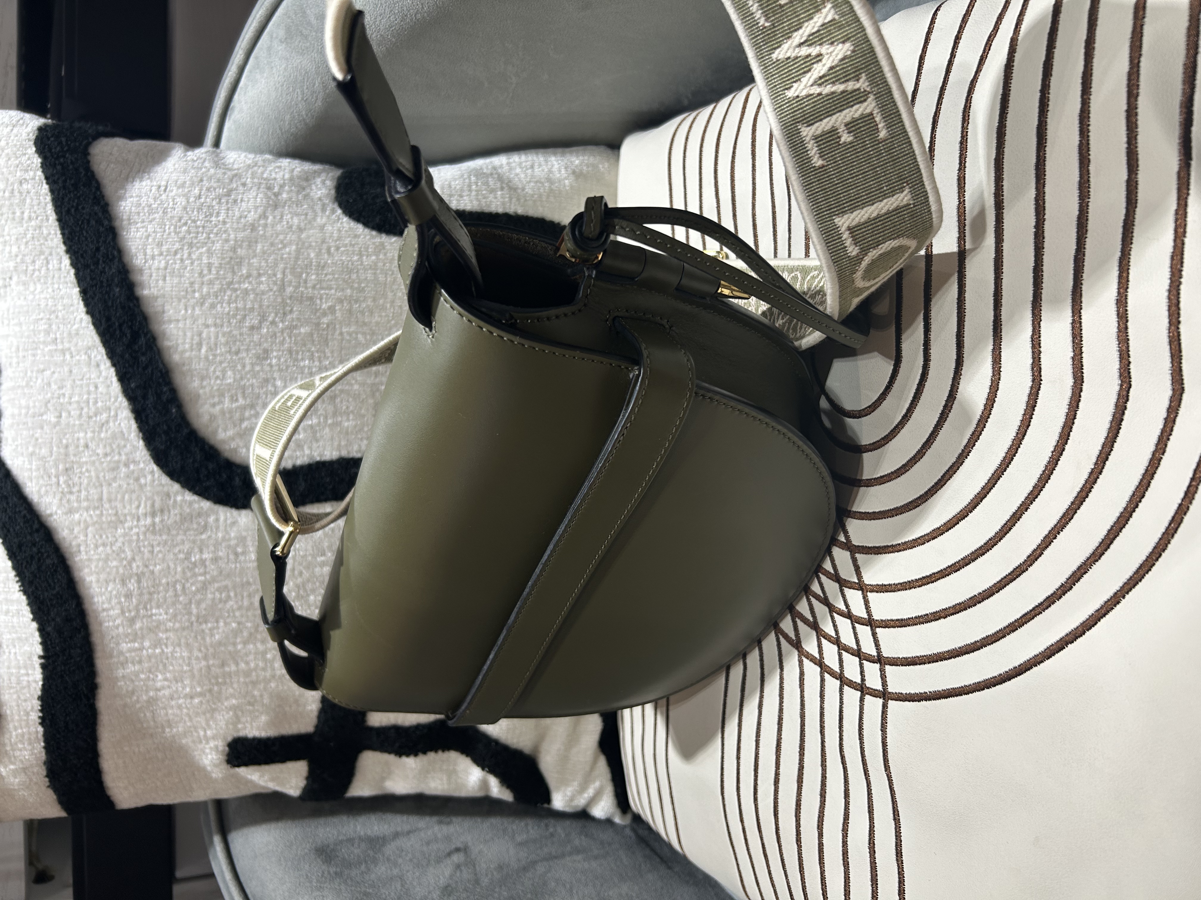 Loewe Gate small calfskin 100%Authentic, 98%New ☑️Dust bag