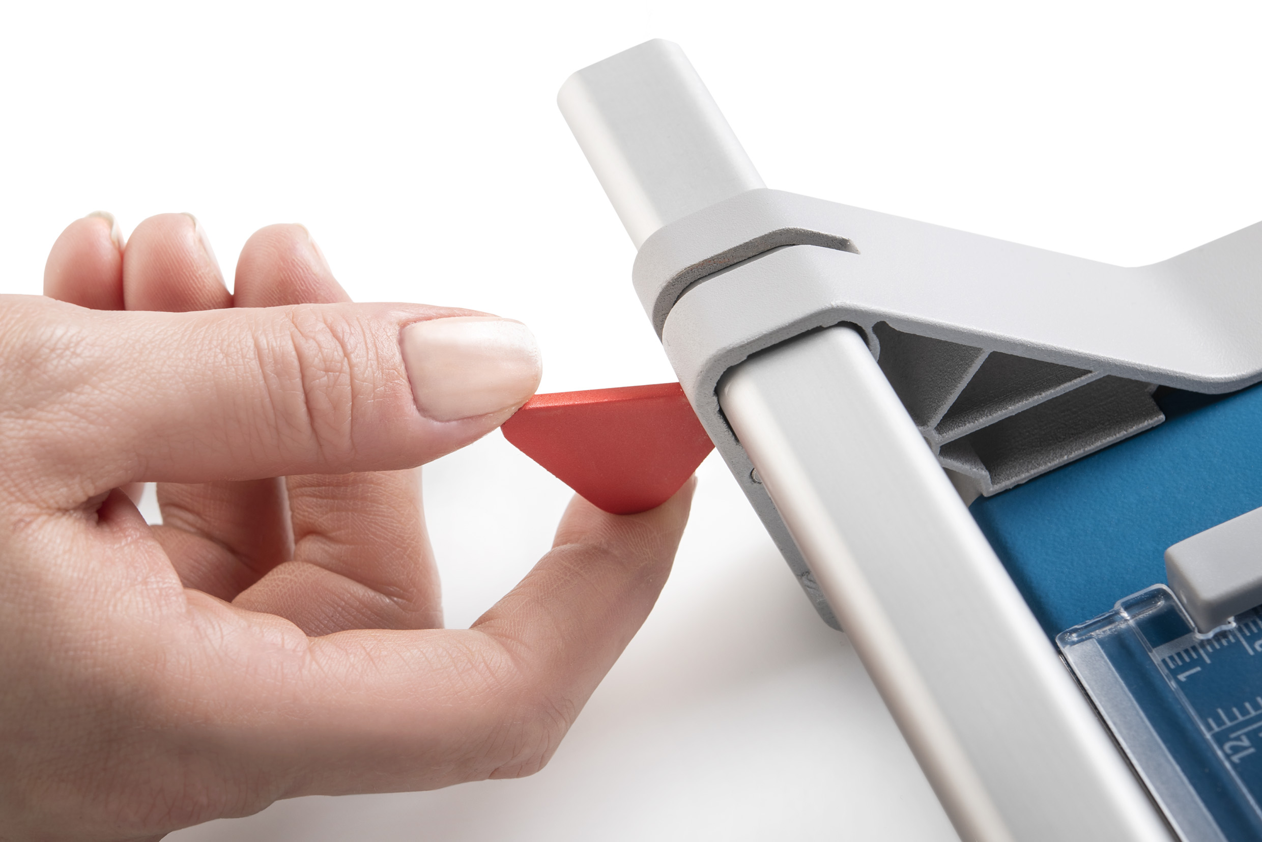 Dahle 507 : 3RD Generation Paper Trimmer, able to cut 320mm length, 0.8mm in thickness 