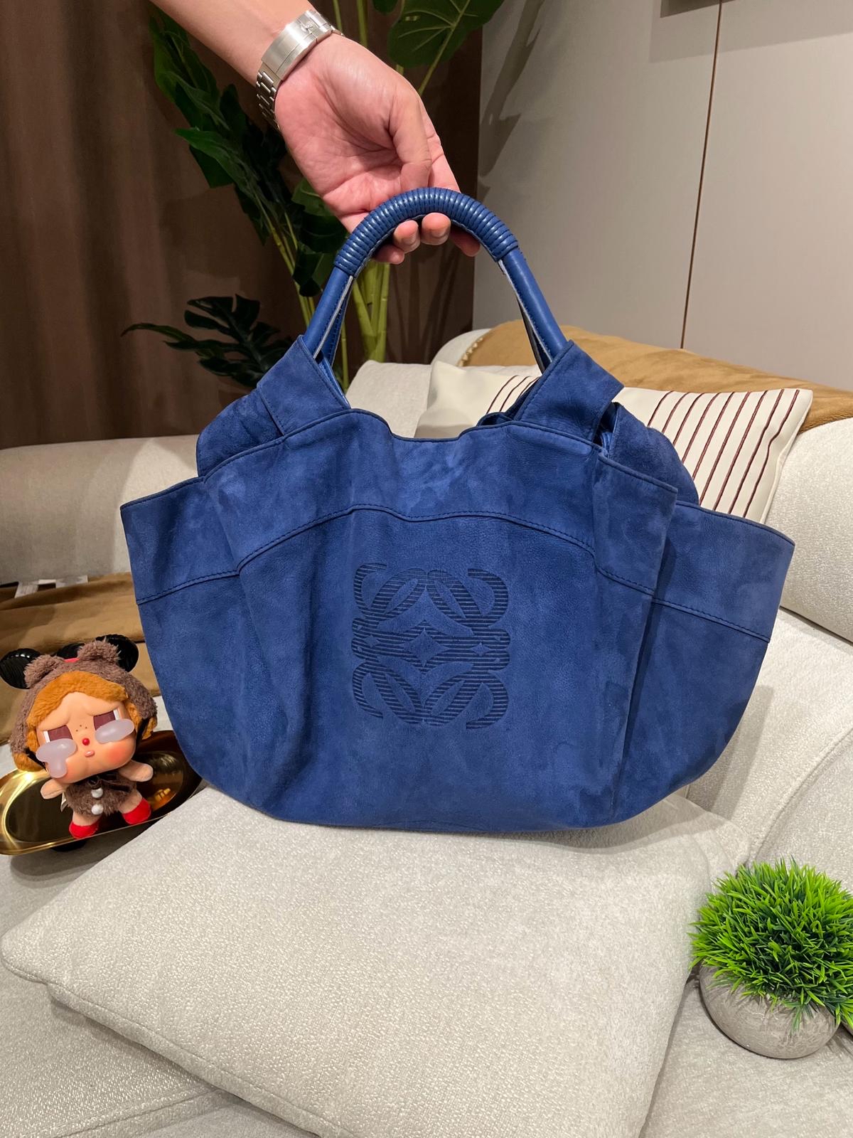 Loewe Aire Suede handbag 藍色麂皮手袋 100%Authentic, 95%New