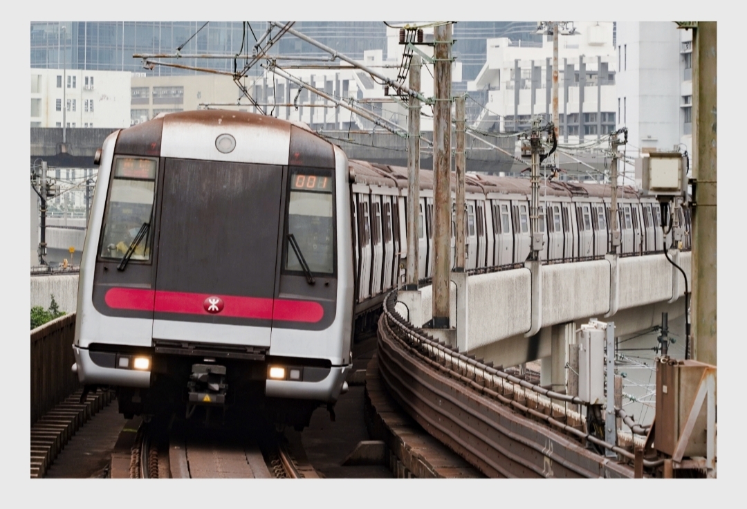 香港地鐵M車(N比例列車模型）展示車頭付路軌