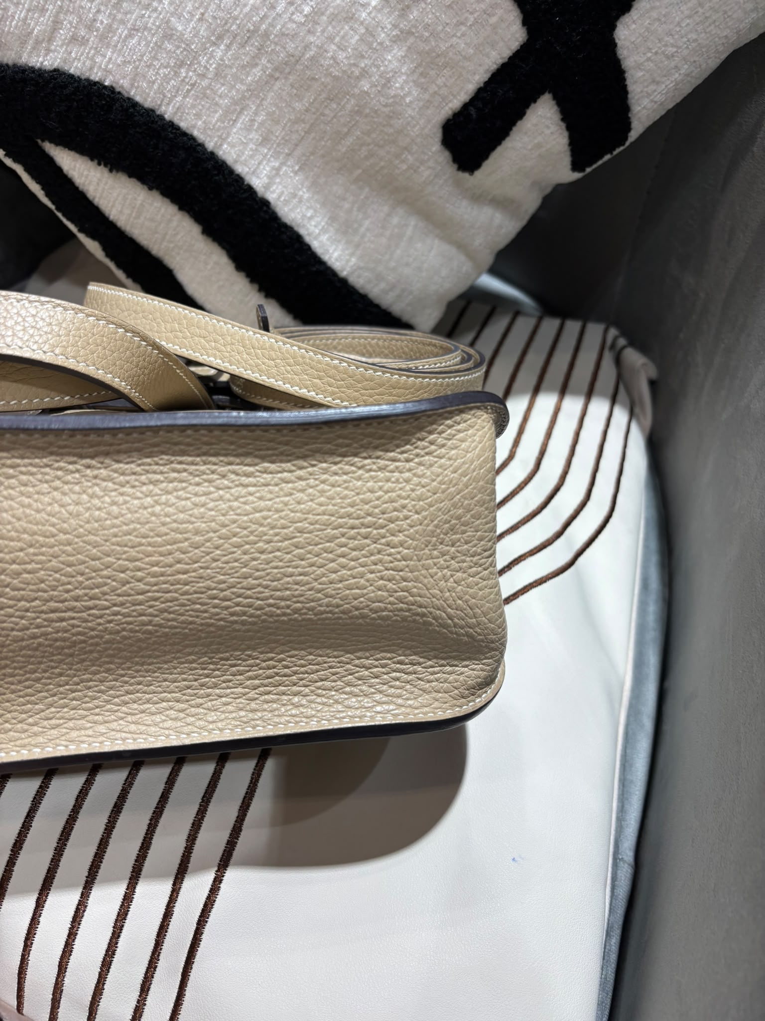 Hermes Halzan 31 Stamp A 風衣灰 100%Authentic, 98%New ✅Dust bag✅Box