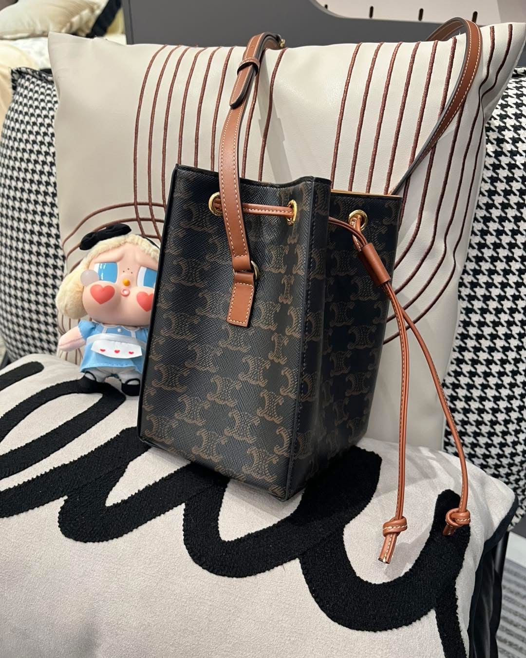 Celine MICRO SAILOR IN TRIOMPHE Bucket Bag,100%Authentic,98%new ✅專門店收據✅dust bag