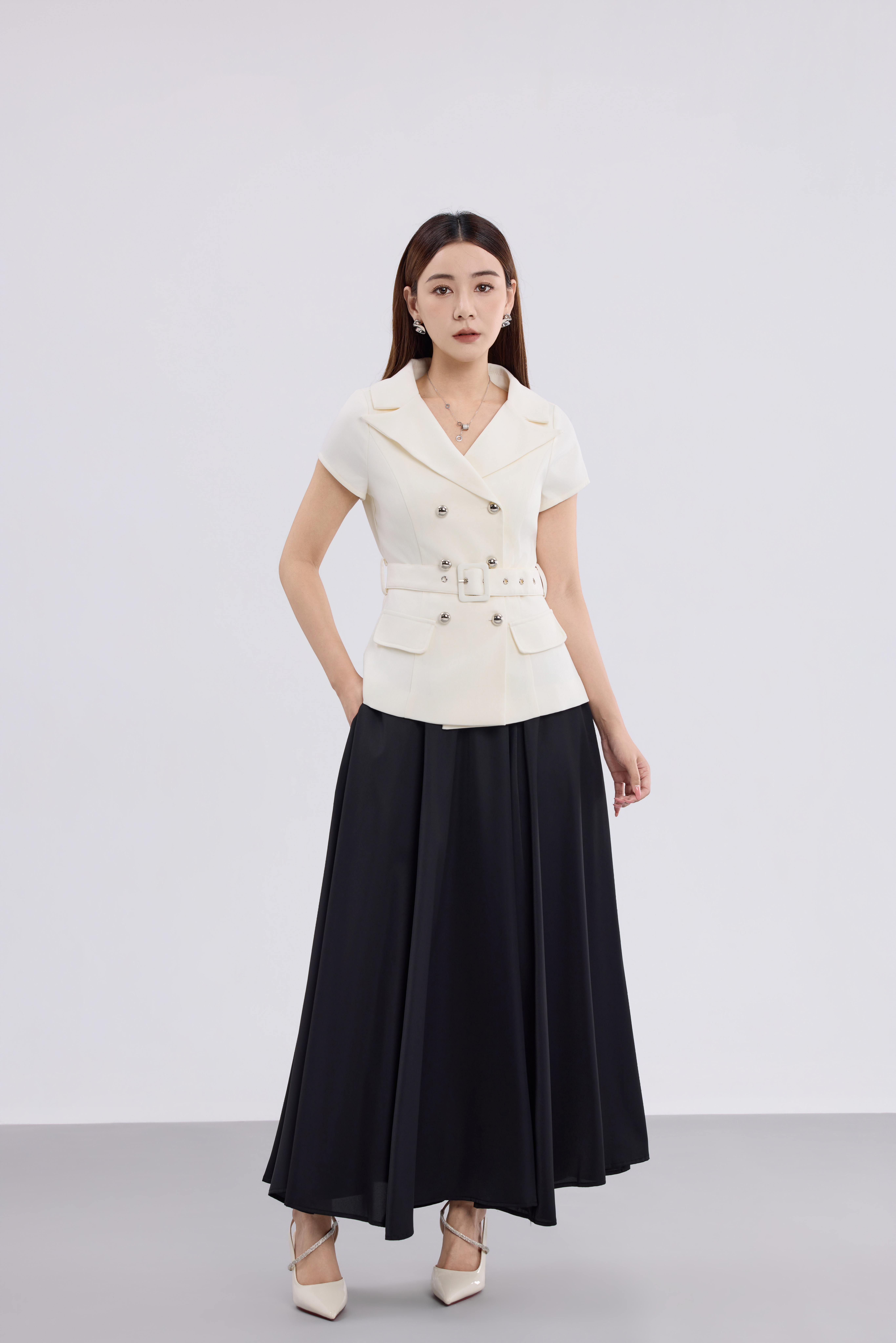 10141329 Monroe Belted Double-Breasted Blazer Top Product Description： A sophisticated statement piece inspired by classic power dressing, the Monroe Belted Double-Breasted Blazer Top