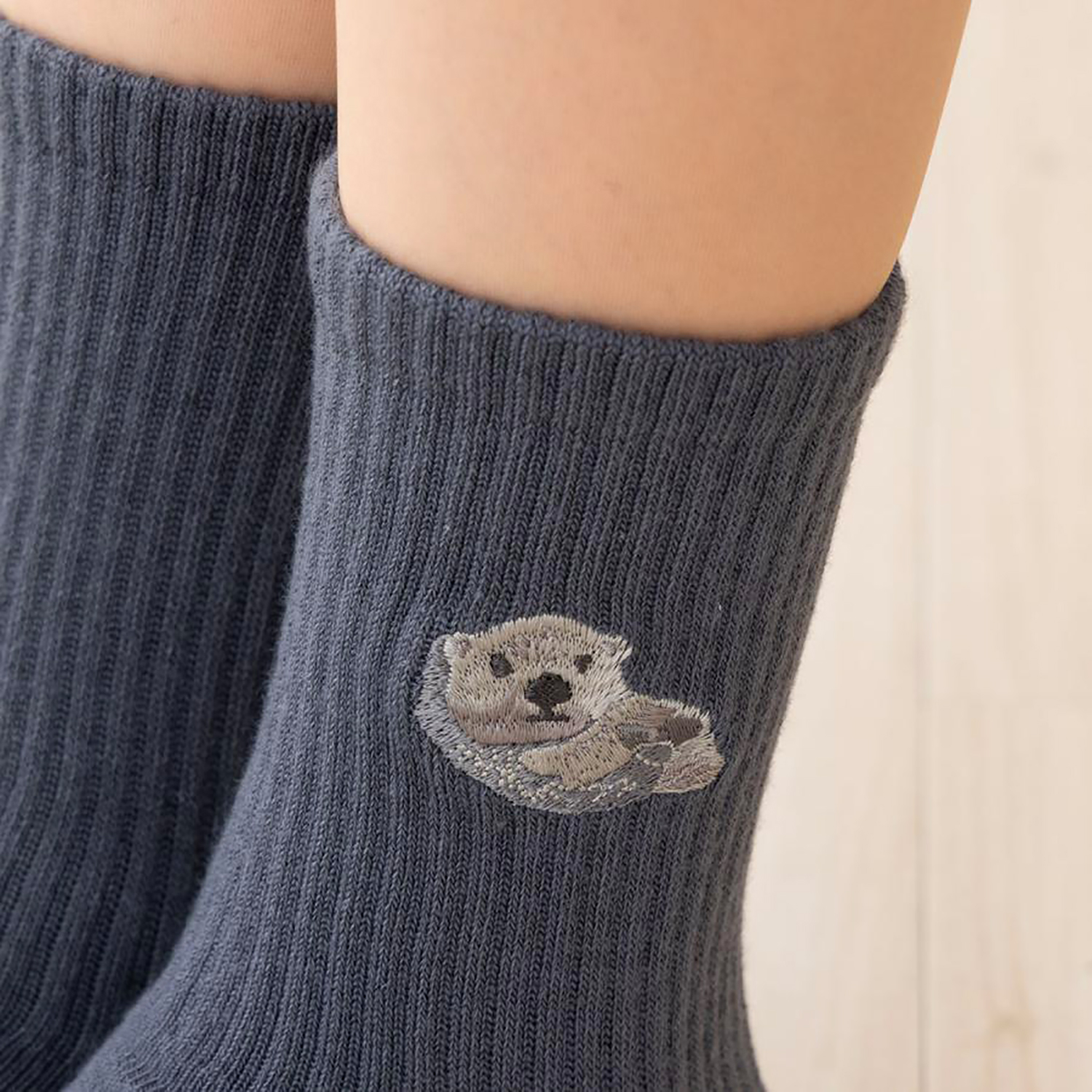 STREAM - 刺繍襪子 (藍色水獺款)
