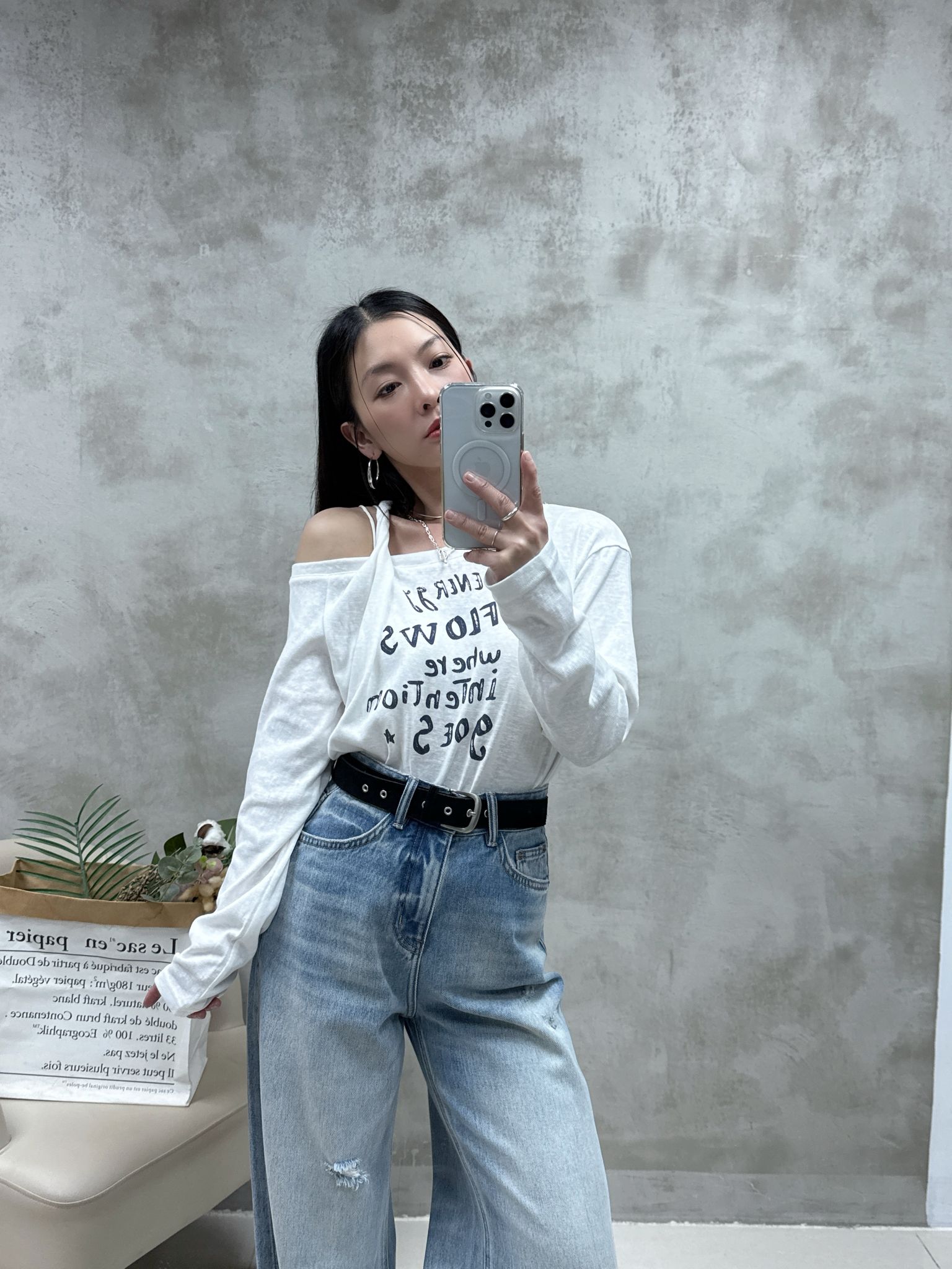 A10 扭結露膊英文字Top