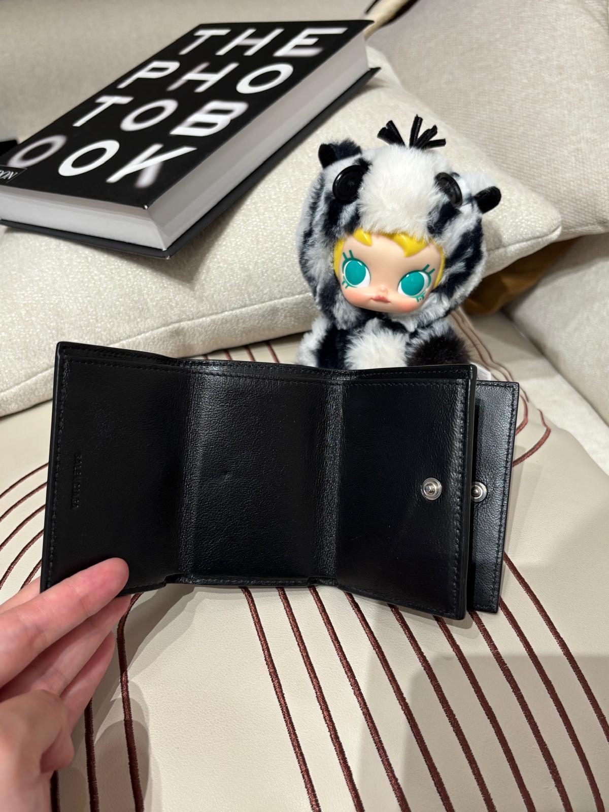 Balenciaga Wallet 黑色牛皮 100%Authentic, 95%New 