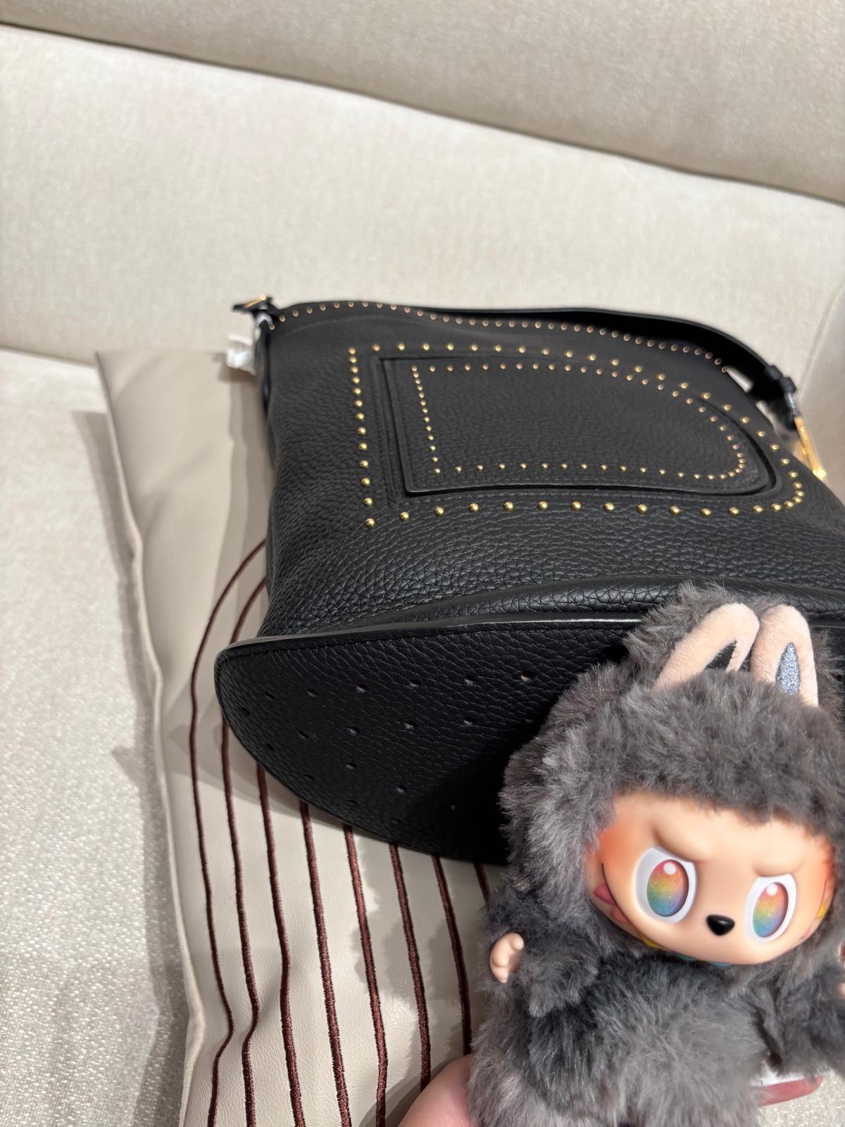 Delvaux Pin Daily Surpiqué Taurillon Soft MM 黑色牛皮金扣 100%Authentic, 95%New  ✅證書✅Dust bag