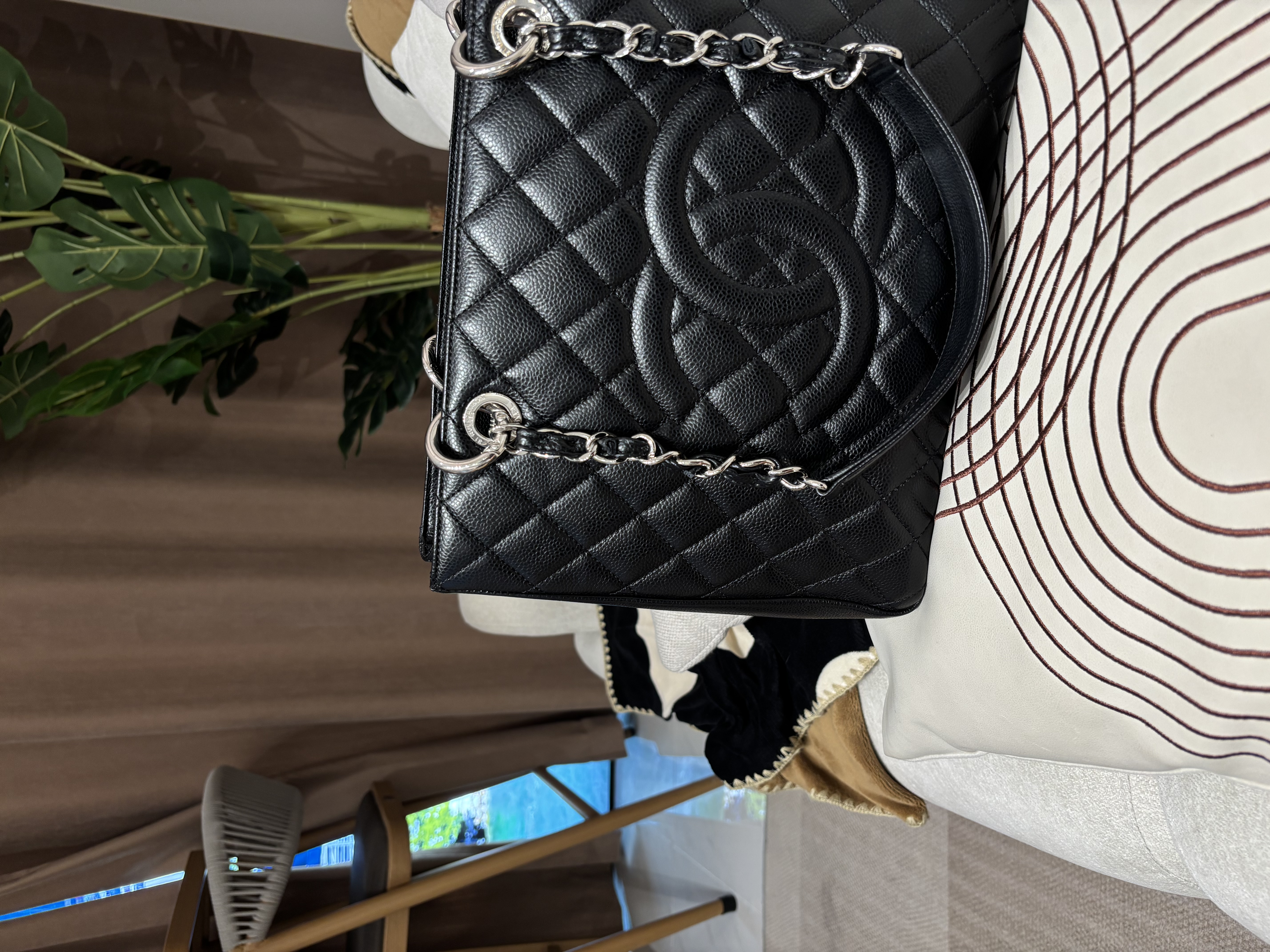 Chanel GST Tote Bag 黑色荔枝牛皮銀鏈 100%Authentic, 98%new ✅19 card ✅dust bag 
