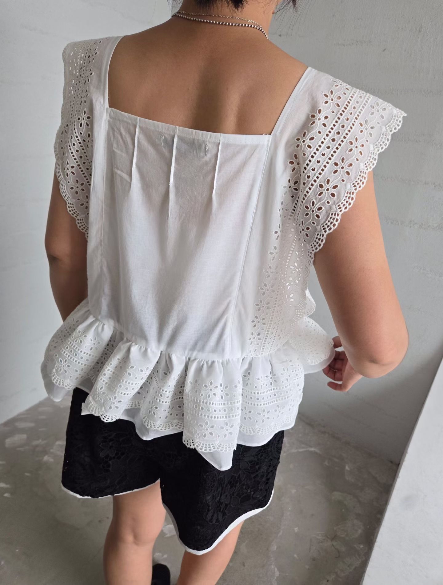 通花Ruffle Top