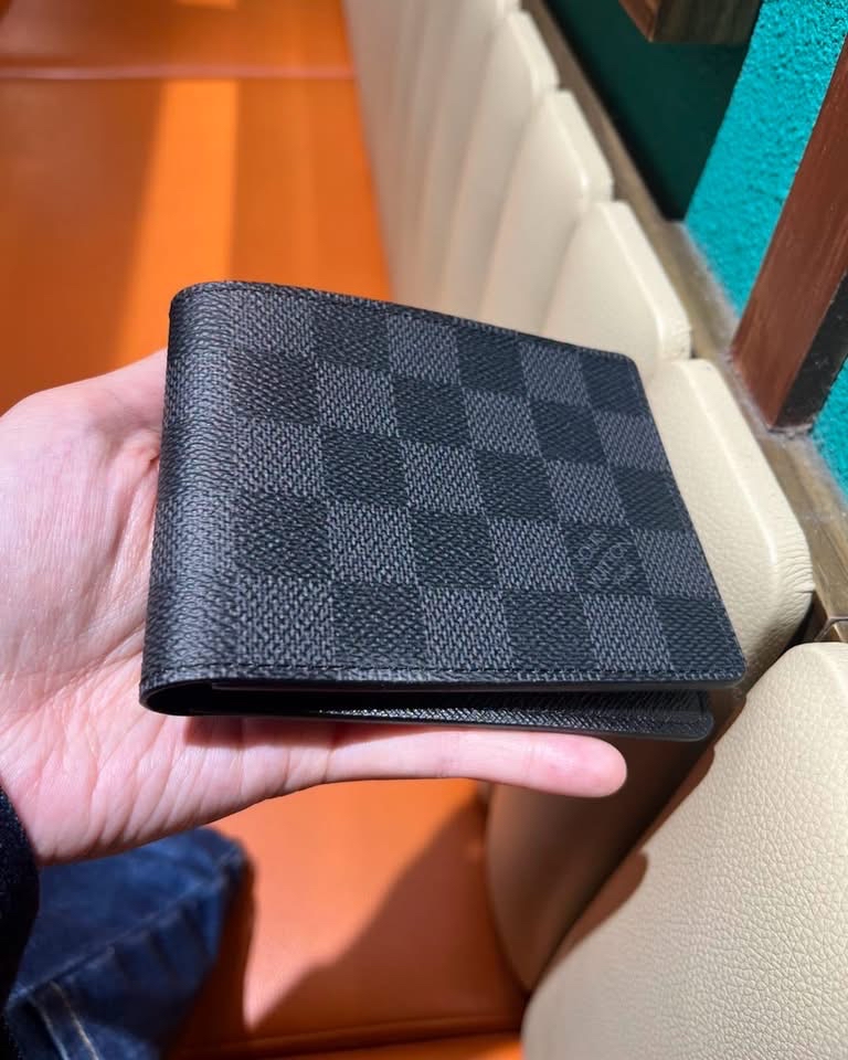 Louis Vuitton Slender wallet 銀包  100%Authentic, 98%New ✅box
