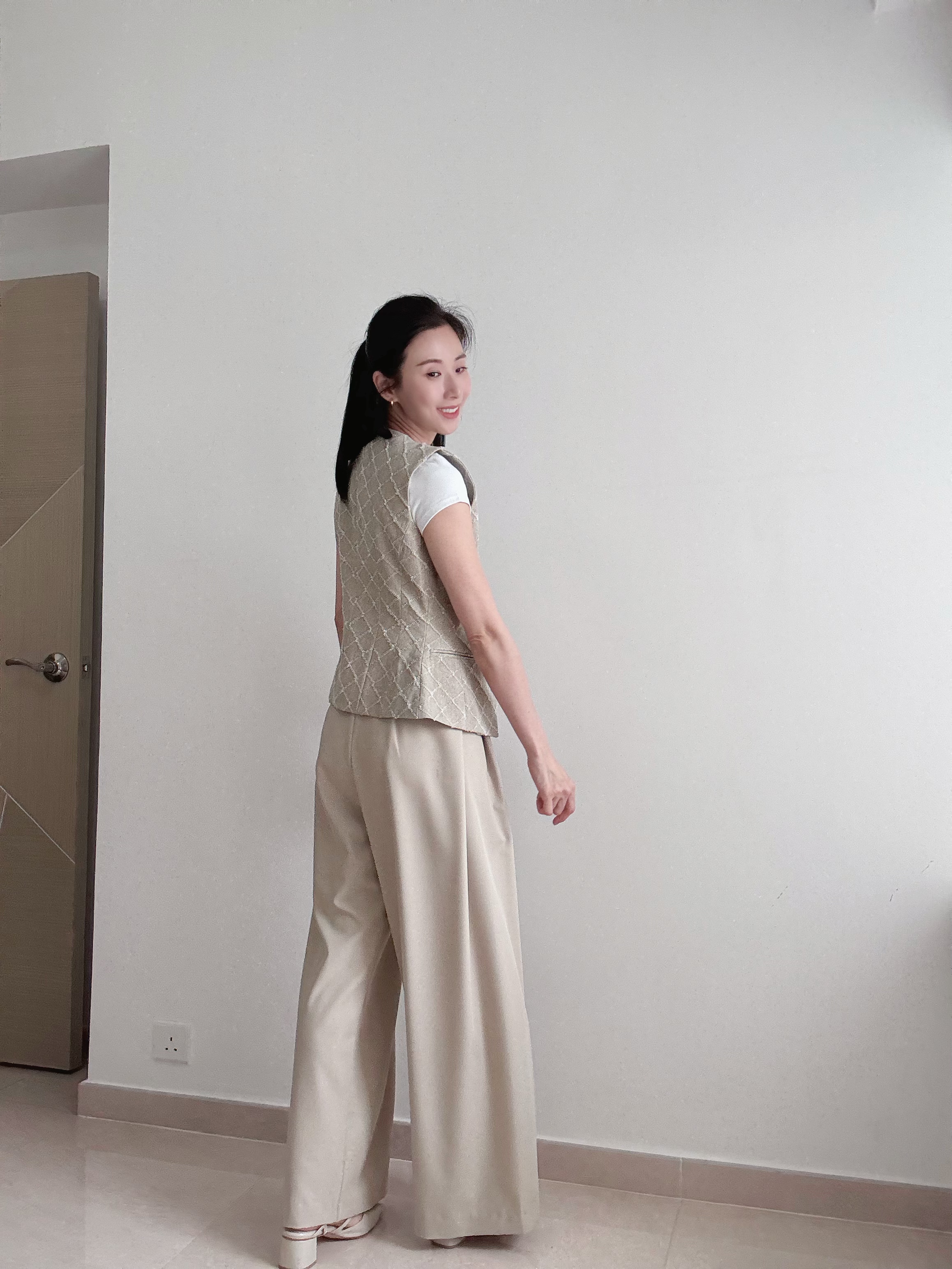 MARGOT Elegant Diamond Vest