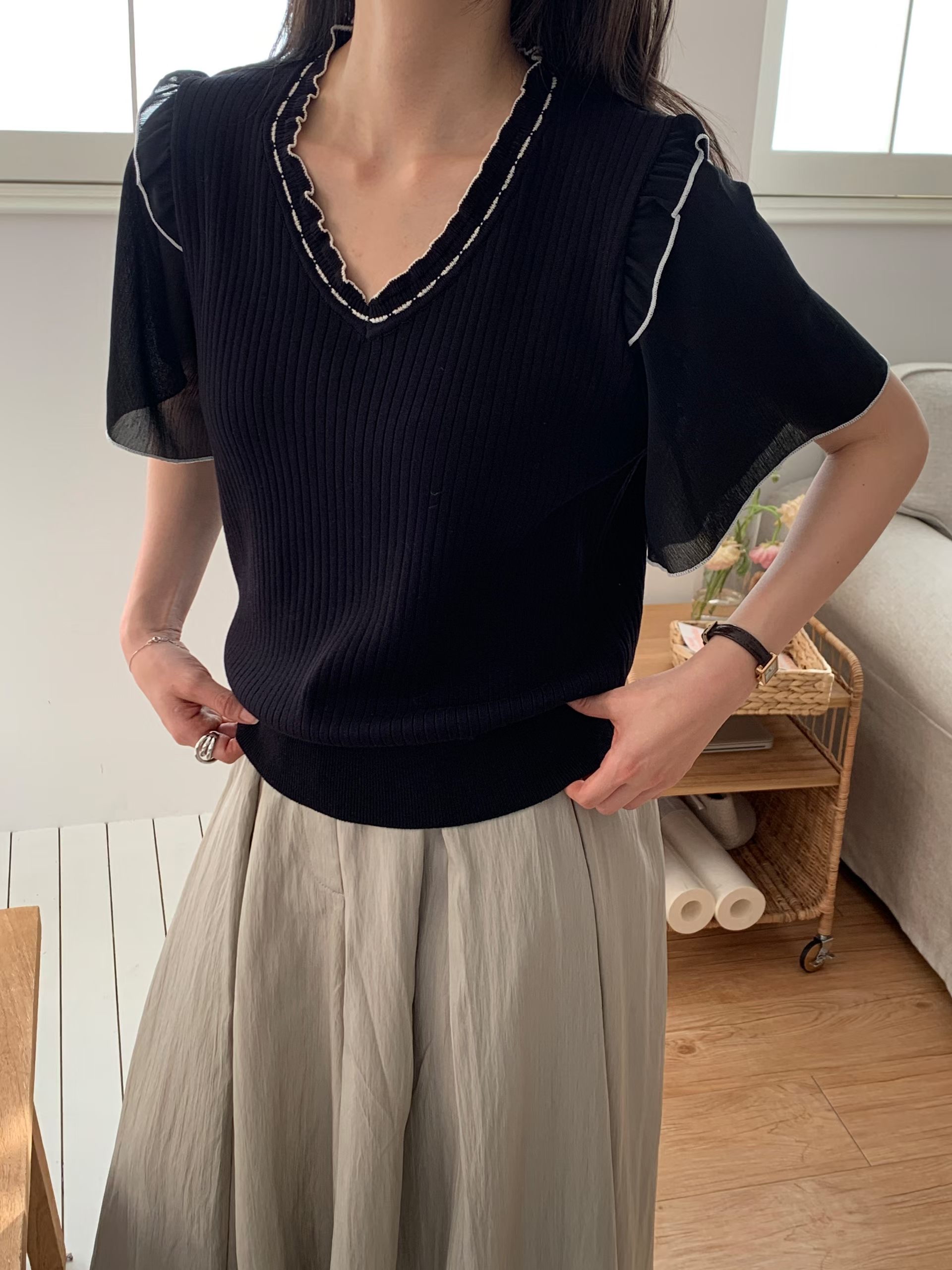 CT12 韓系木耳邊V領針織top