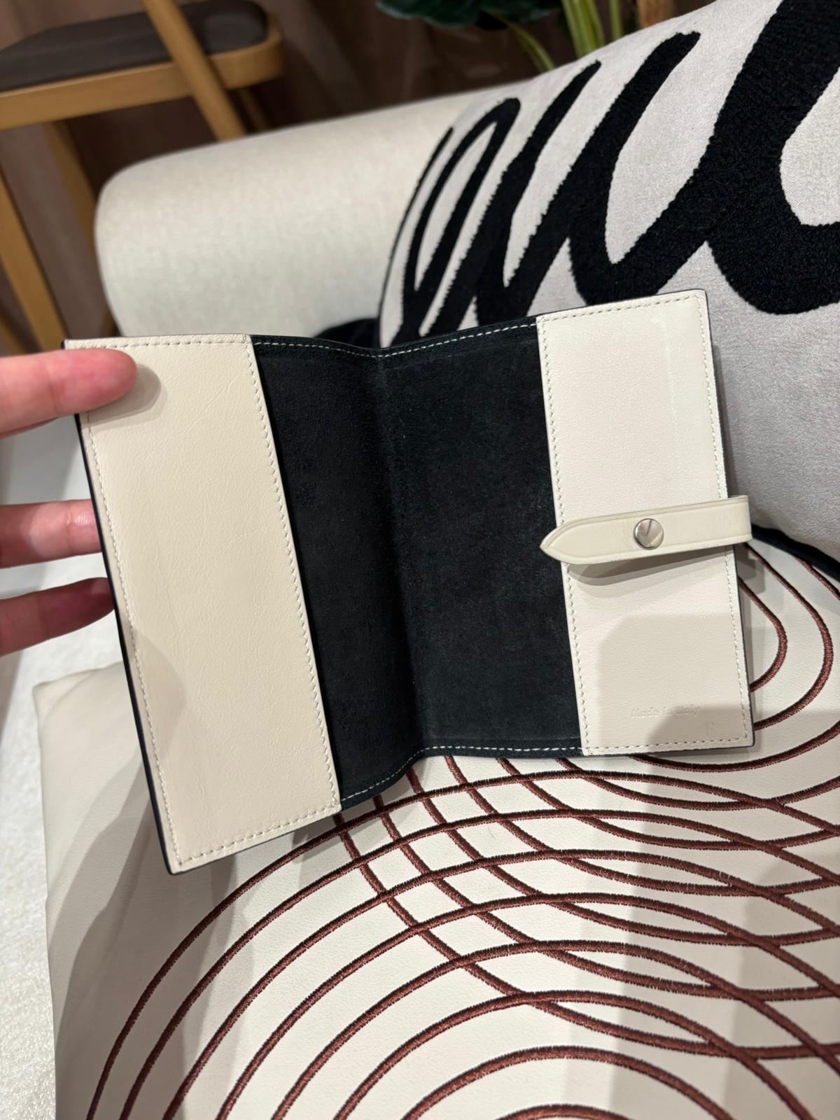 Celine Passport Case 粒粒牛皮 100%Authentic, 99%New ✅Dust bag