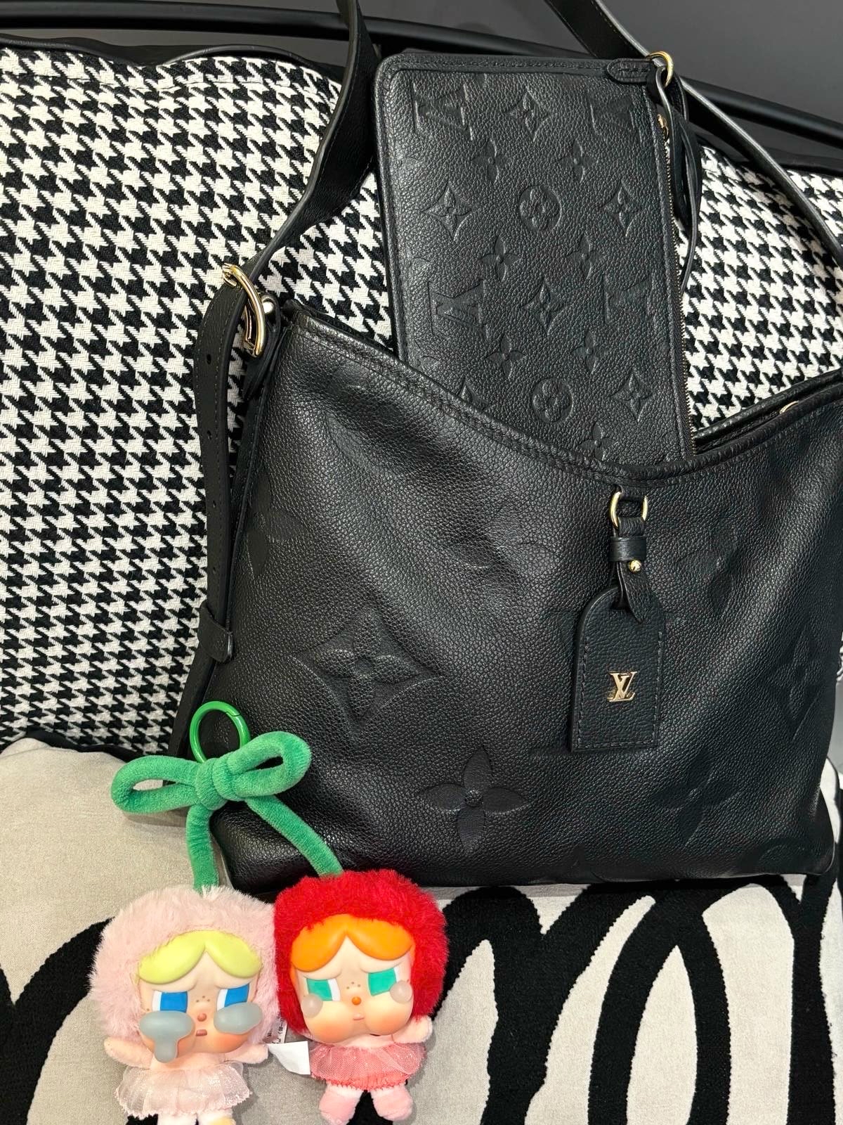 Lv carryall pm Monogram Empreinte Leather 100%Authentic,95%new ✅肩帶✅塵袋✅pouch