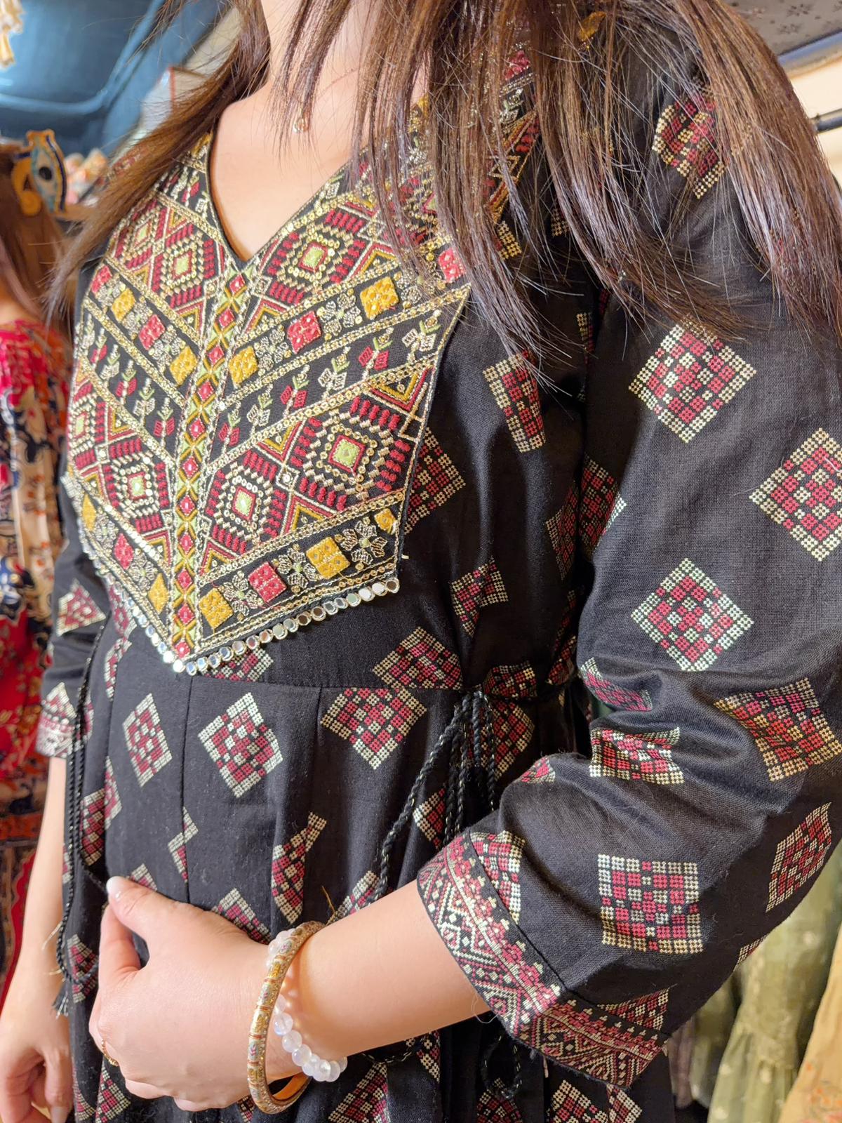 Black V-Neck Emb. 4-Rope Mirror OP 49" #1496