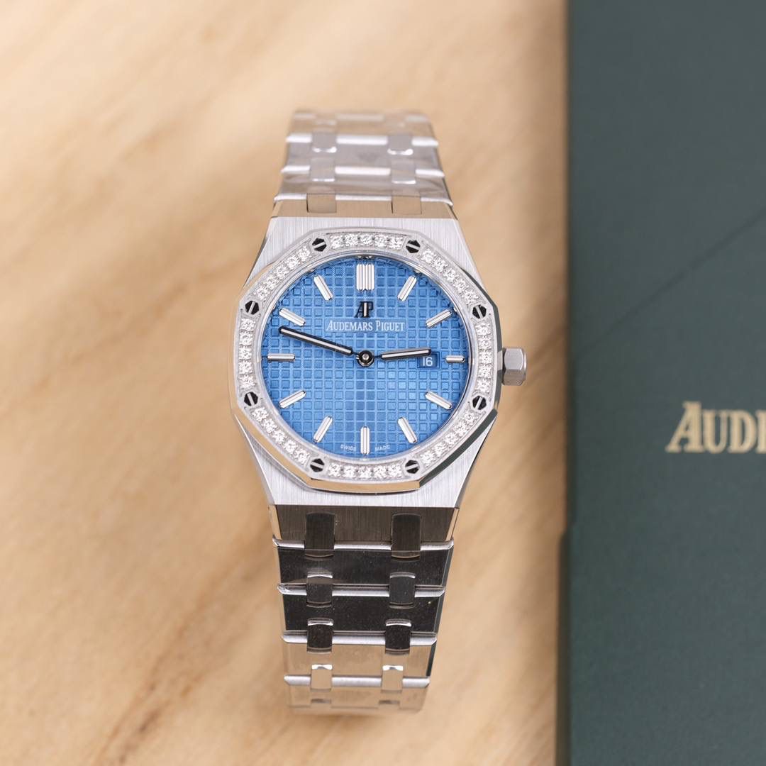 爱彼皇家橡树系列女士腕表 33mm 蓝色格纹表盘 镶钻表圈